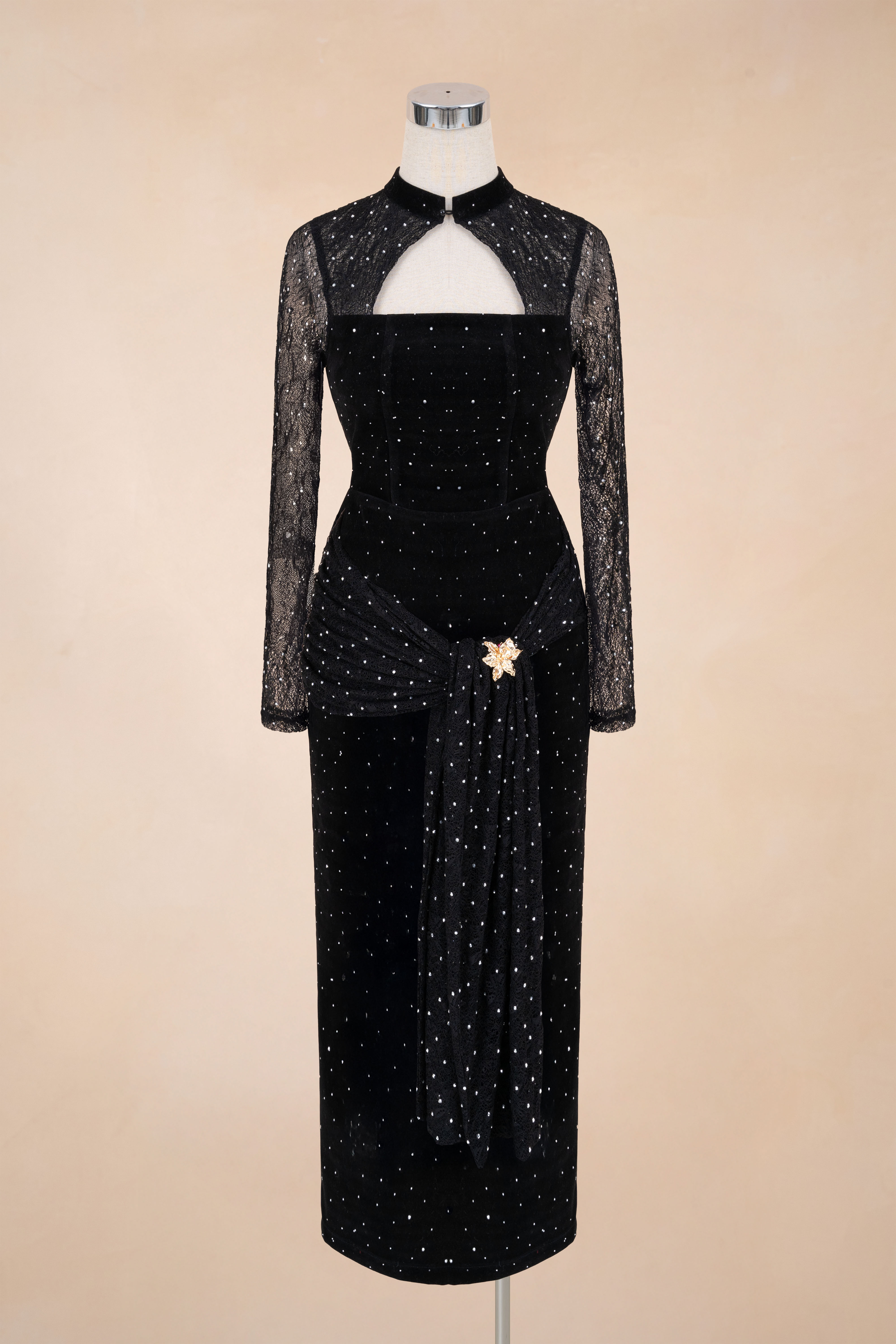 Đầm Nhung Bút Chì Ánh Nhũ Tag Cài