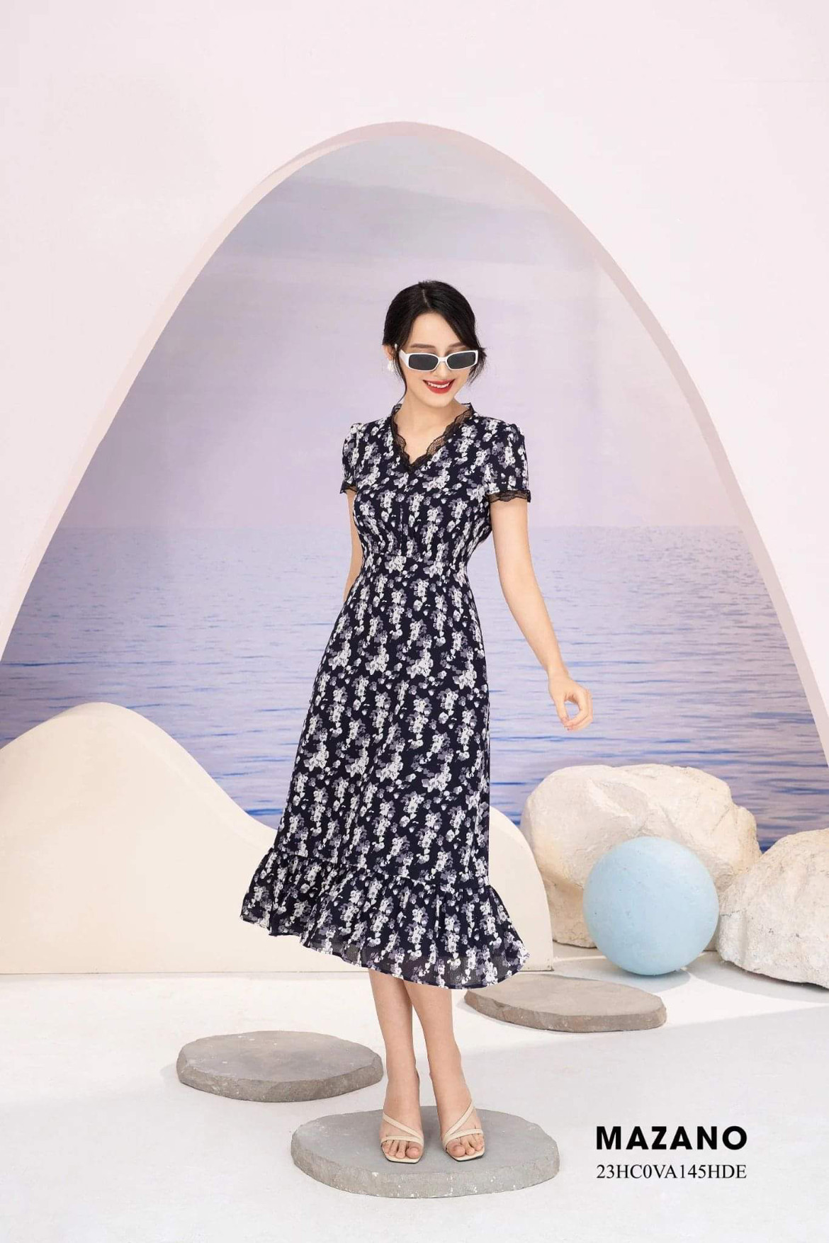 Đầm eo cao cổ V can ren