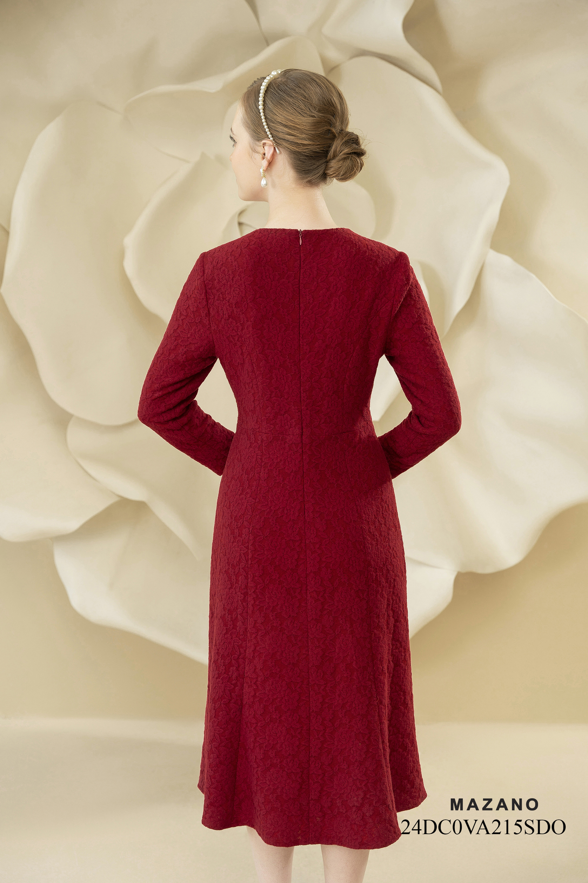 Váy Đầm Ôm Vải dạ len mặt Ren Đính hoa thủ công Cổ tròn Tay dài Dài ngang bắp chân_thumbnail_2