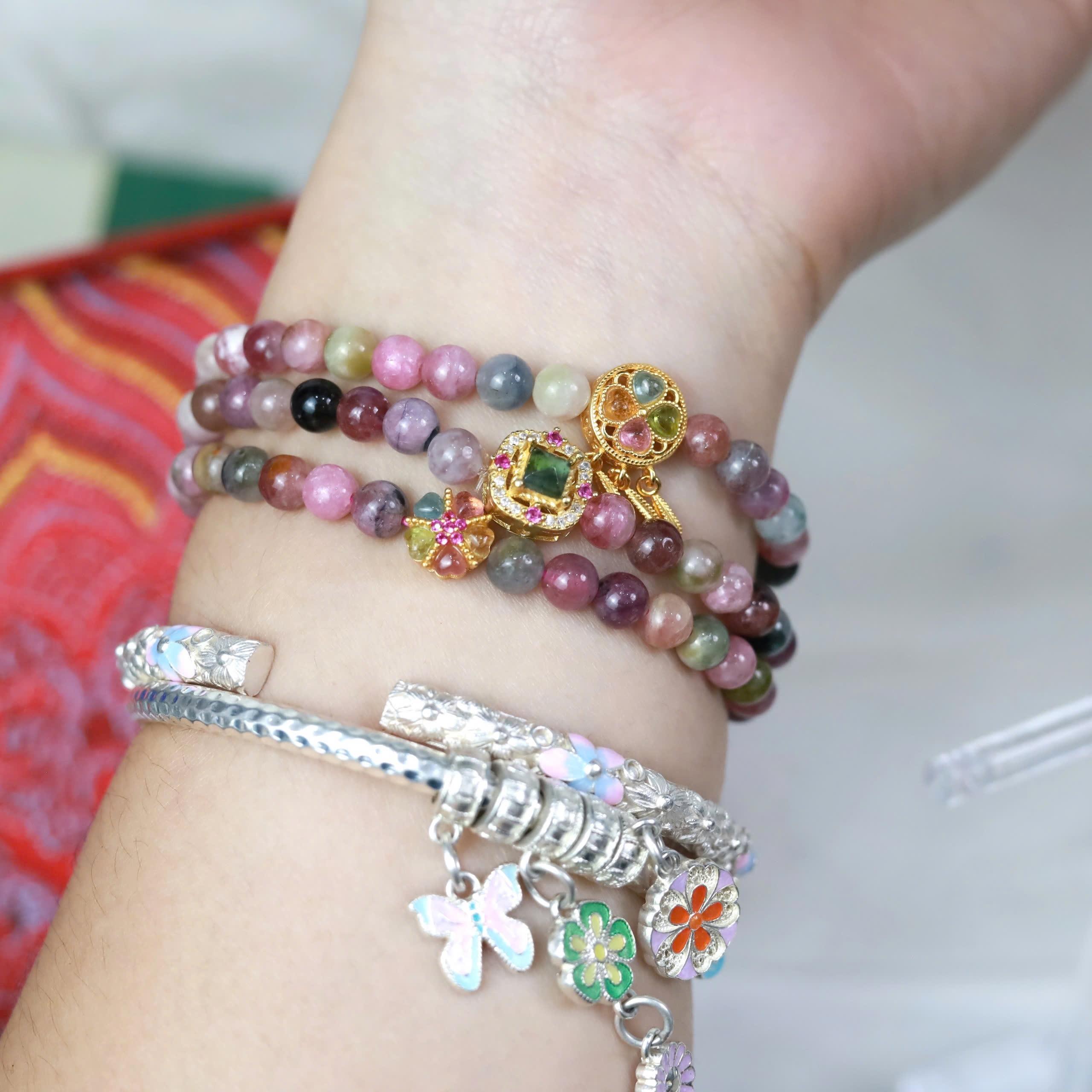 Vòng tay tourmaline mix charm mạ vàng_thumbnail_1