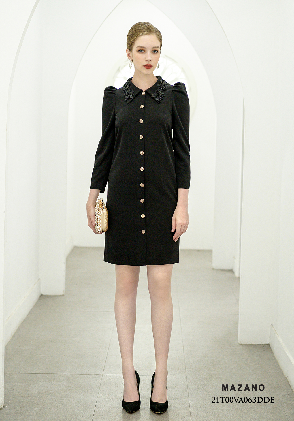 Đầm đen tay bồng cách điệu