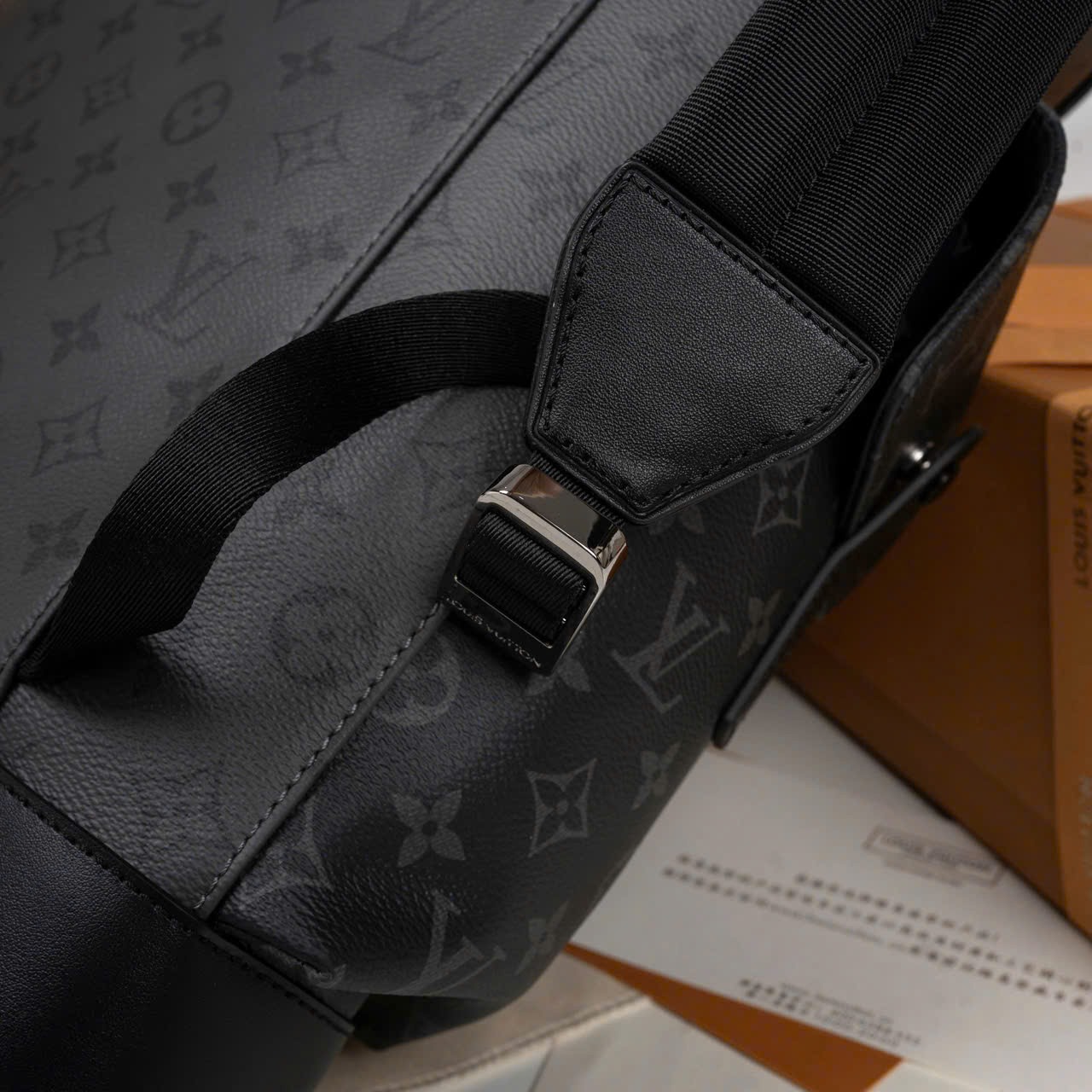 Balo nam LV Christopher PM Monogram Eclipse hoa đen_thumbnail_10