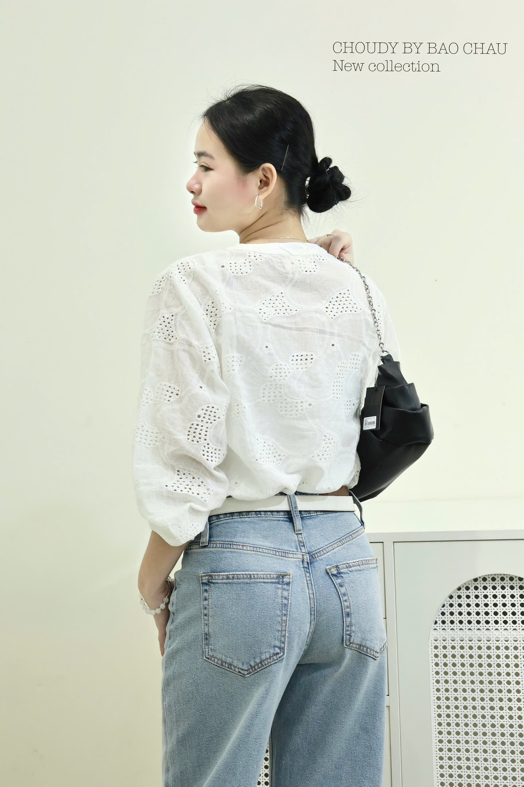 U682 ÁO KIỂU ĐỤC LỖ TRẮNG_thumbnail_10