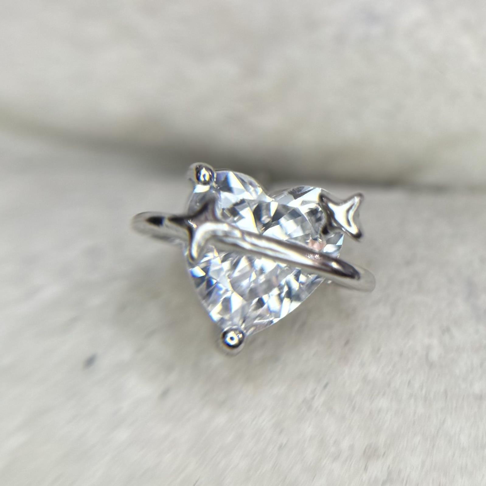 khuyên kiểu bạc xi kim vũ trụ trái tim trắng to