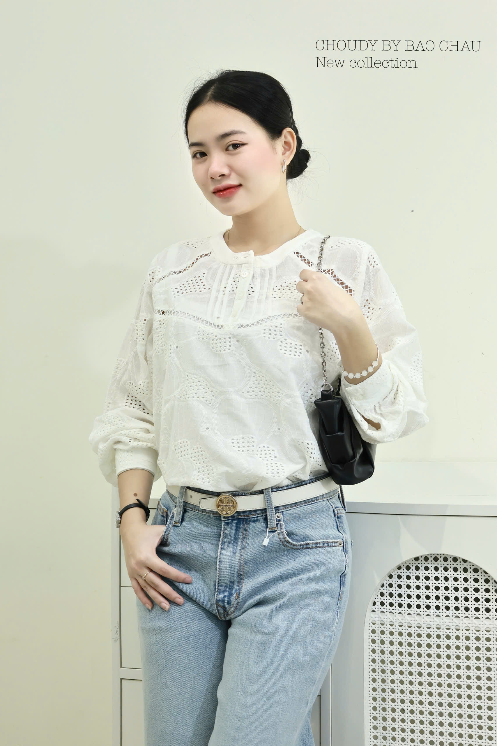 U682 ÁO KIỂU ĐỤC LỖ TRẮNG_thumbnail_8