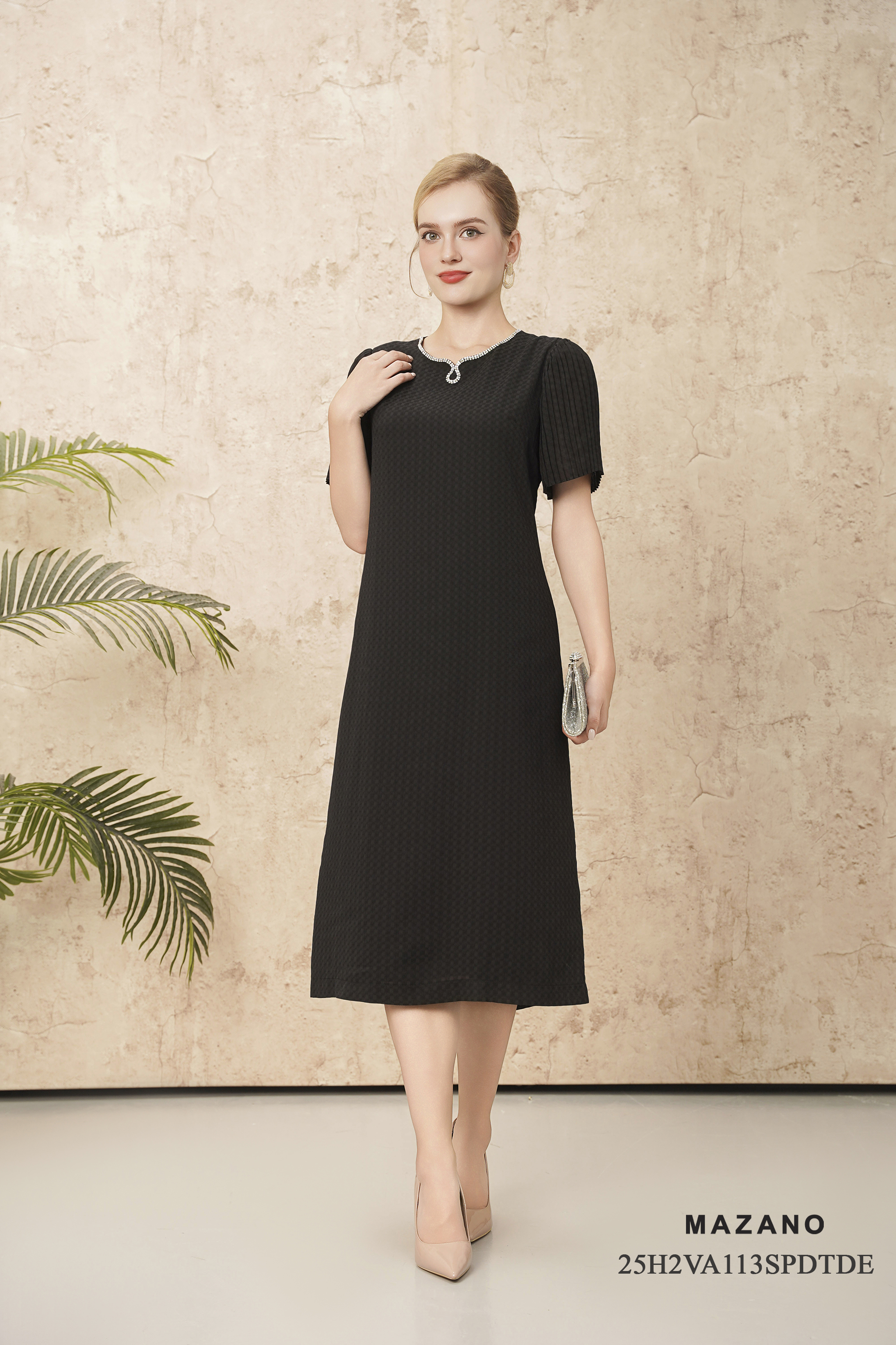 Váy Đầm suông vải voan Đính trang trí cổ Cổ tròn tay ngắn dập ly Dài váy ngang bắp chân