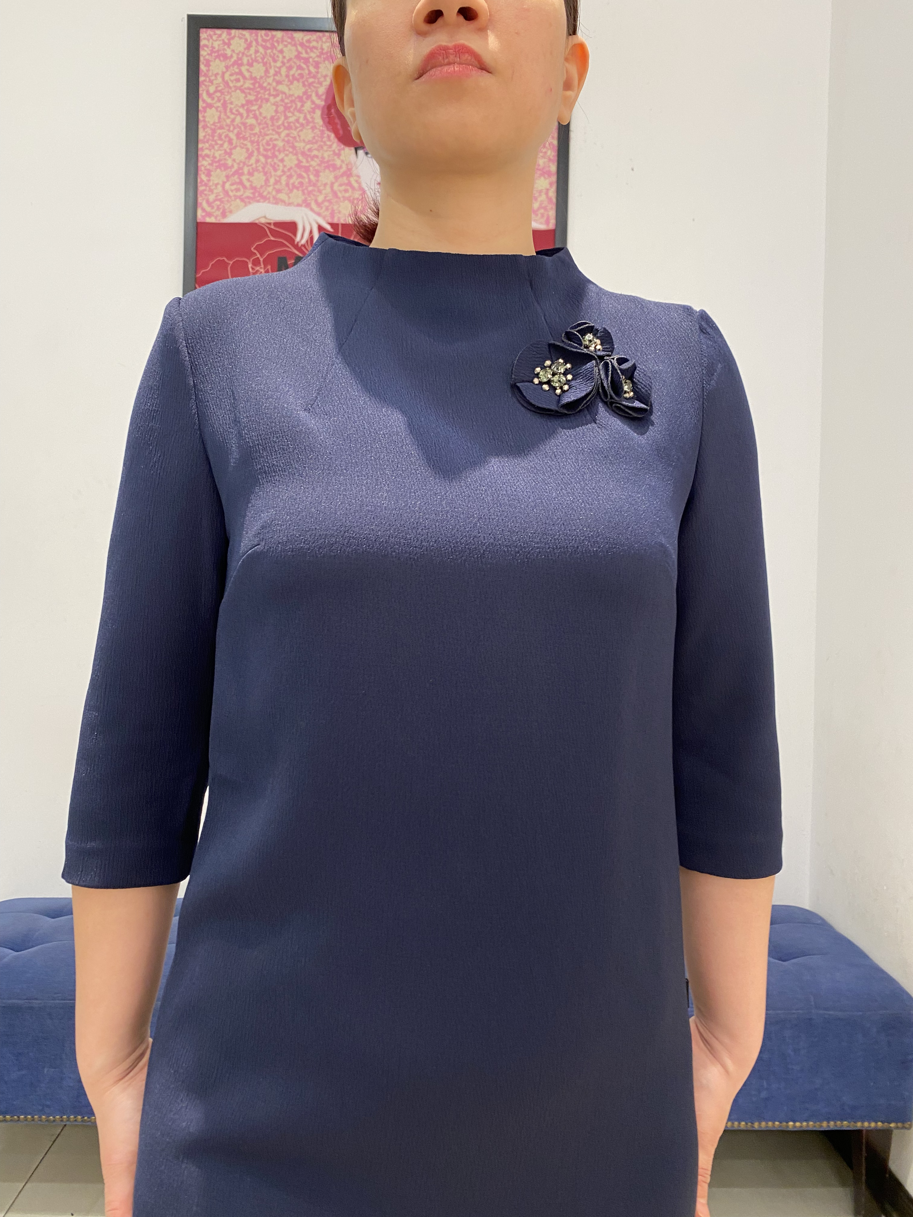 Váy xanh tay lỡ đính hoa