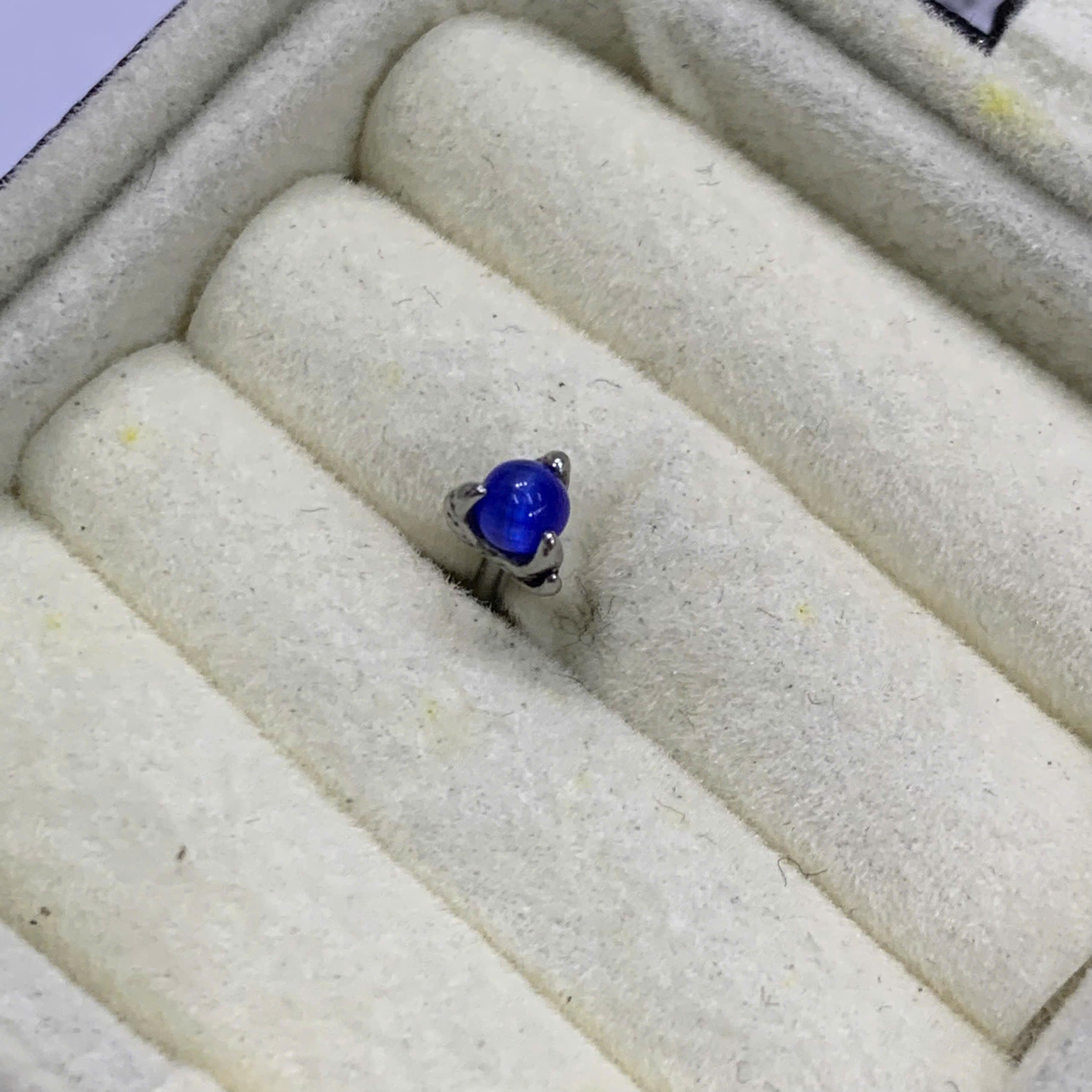 Khuyên kiểu đá opal xanh móng rồng dẹt