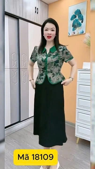 18109-Đầm liền dáng peplum hoa xanh phối thân đen  ( lụa lót)