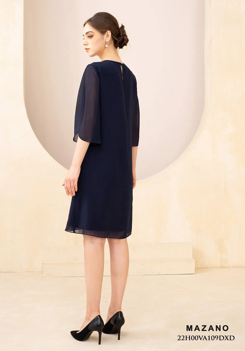 Đầm xanh suông layer đính trang trí cổ_thumbnail_3