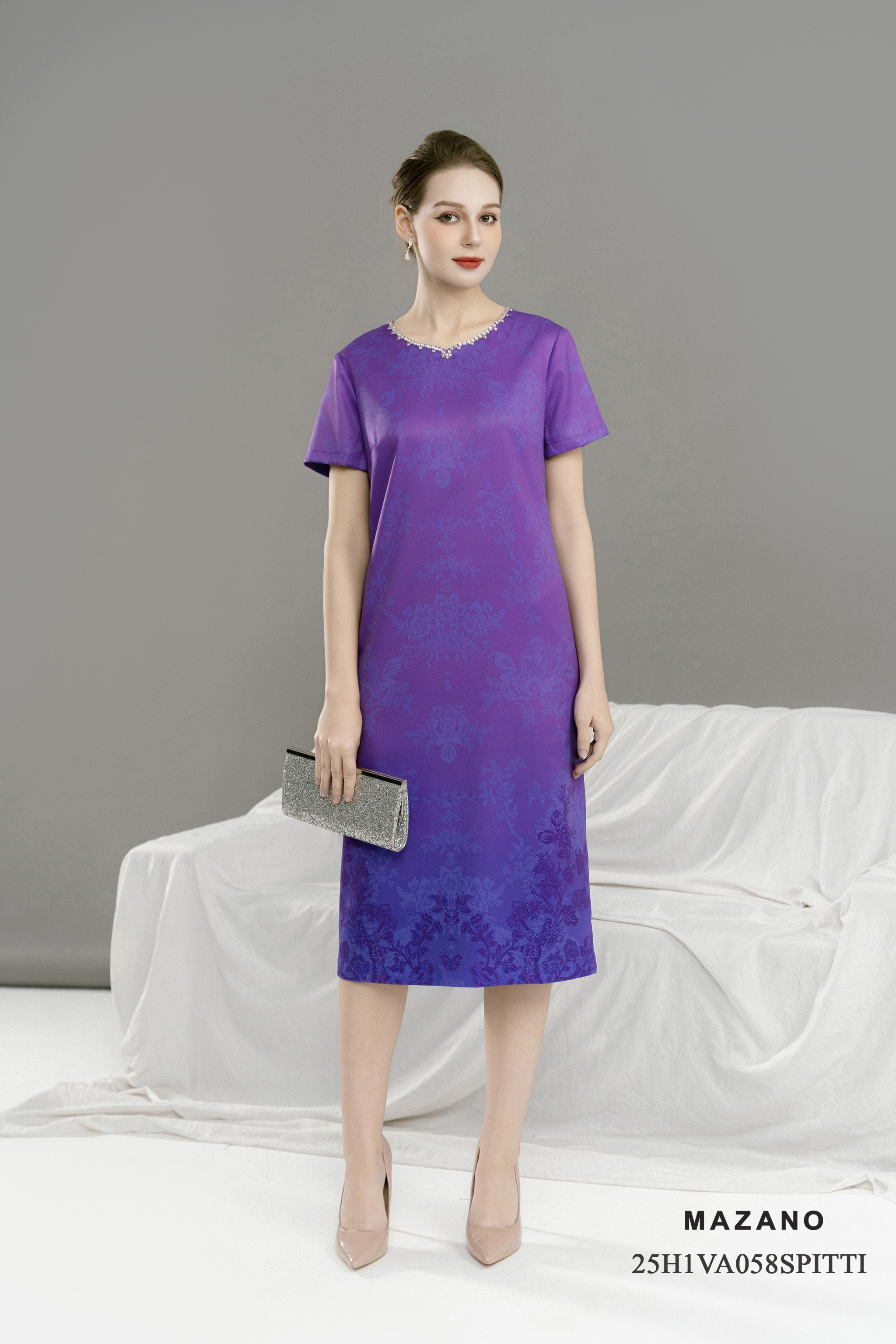 Váy Đầm Suông Vải thô sạn Hoạ tiết hoa cách điệu Cổ tròn Đính đá sang trọng Tay ngắn Dài qua gối