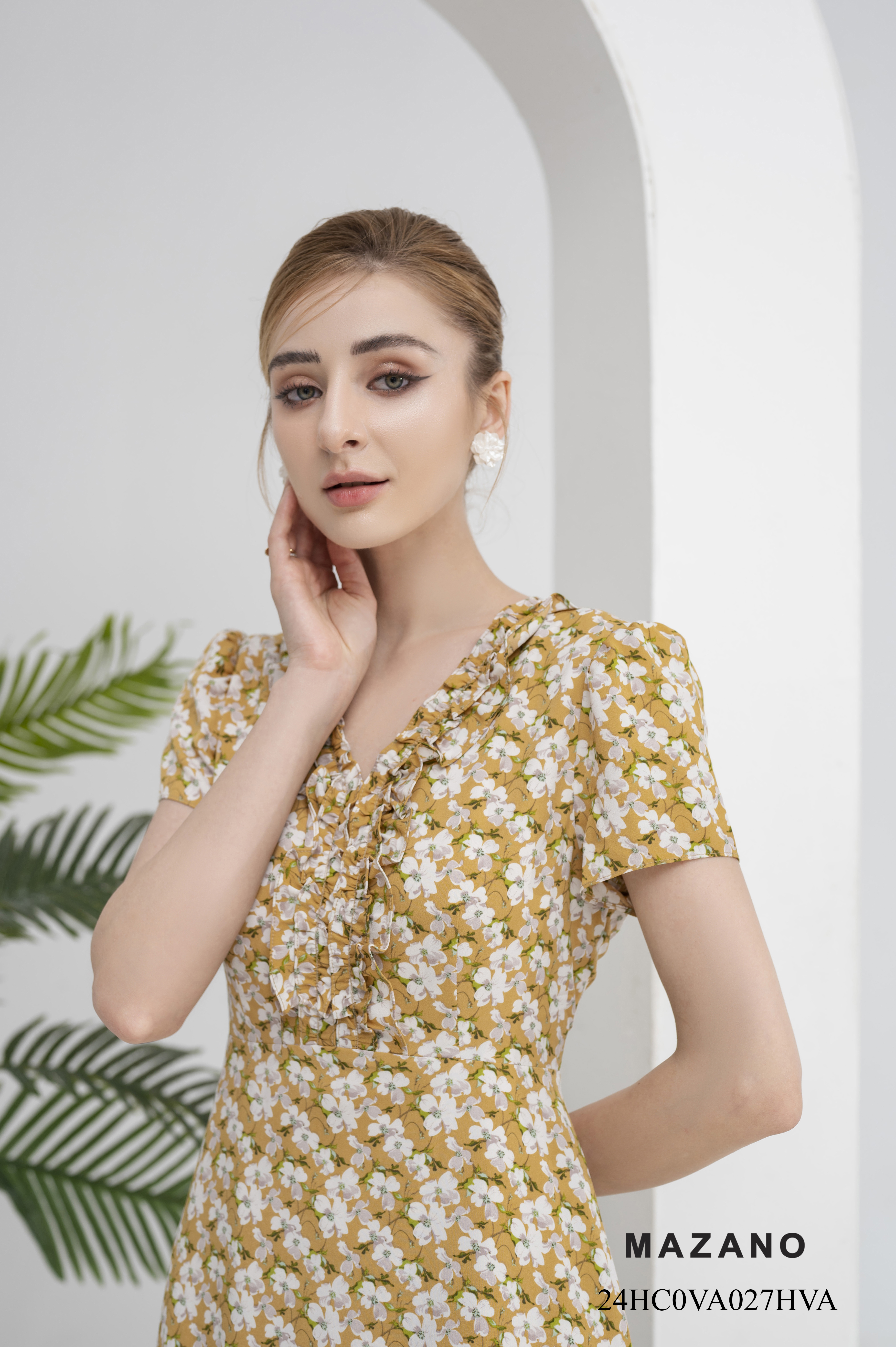 Đầm vàng eo cao chân xòe rủ họa tiết hoa trắng_thumbnail_3