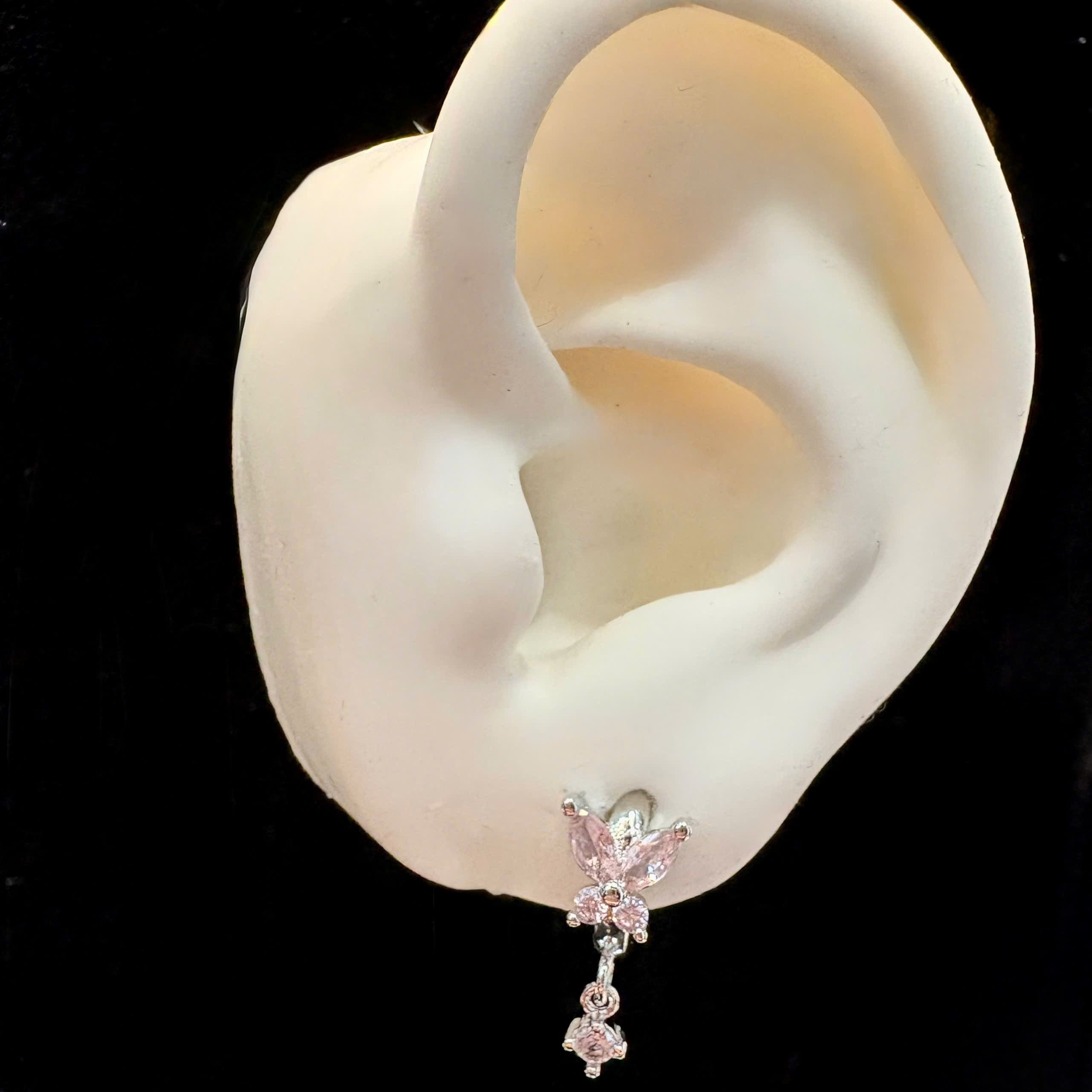 Khuyên vòng bạc xi kim bướm hồng rơi đá hồng