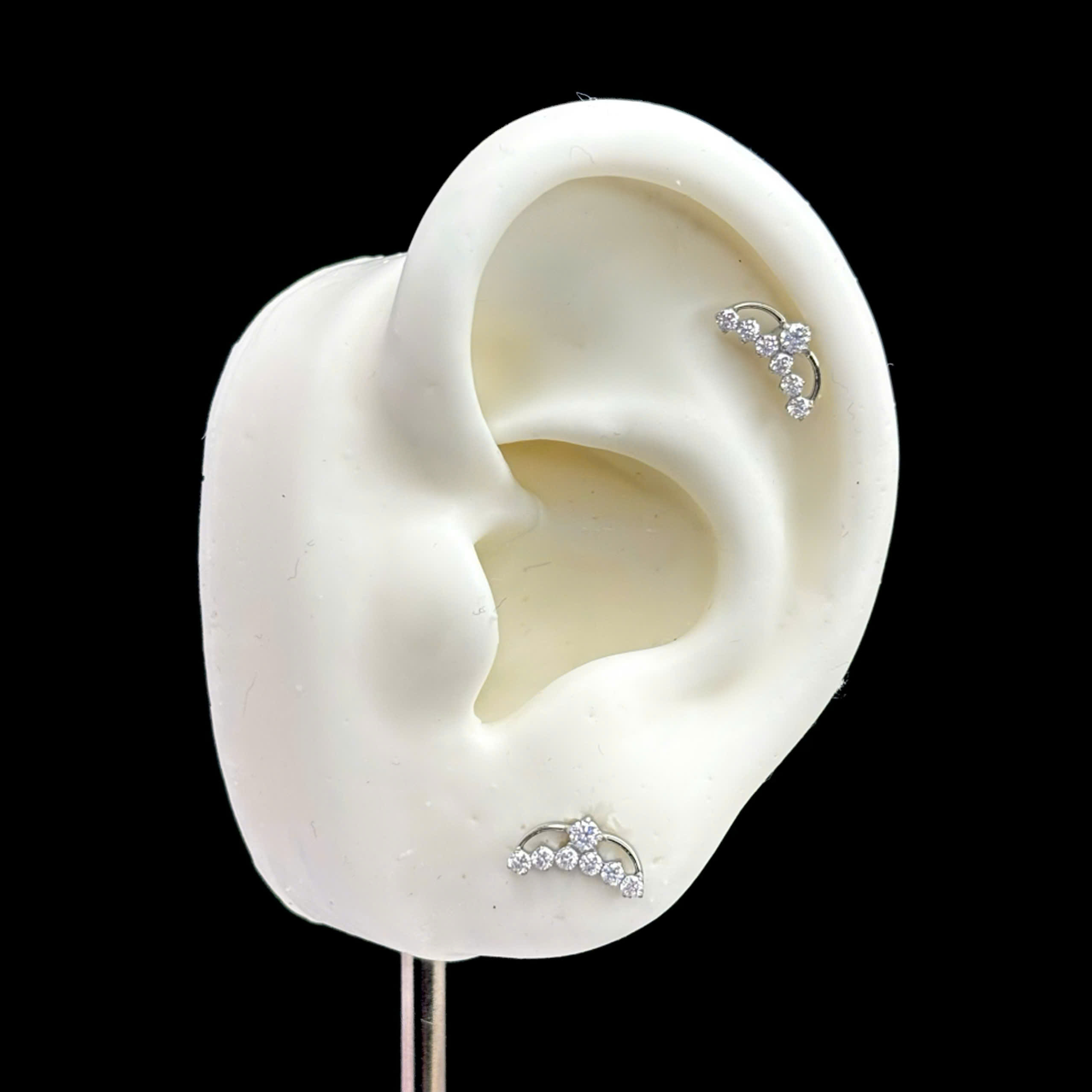 Khuyên kiểu titan 7 đá trắng_thumbnail_1