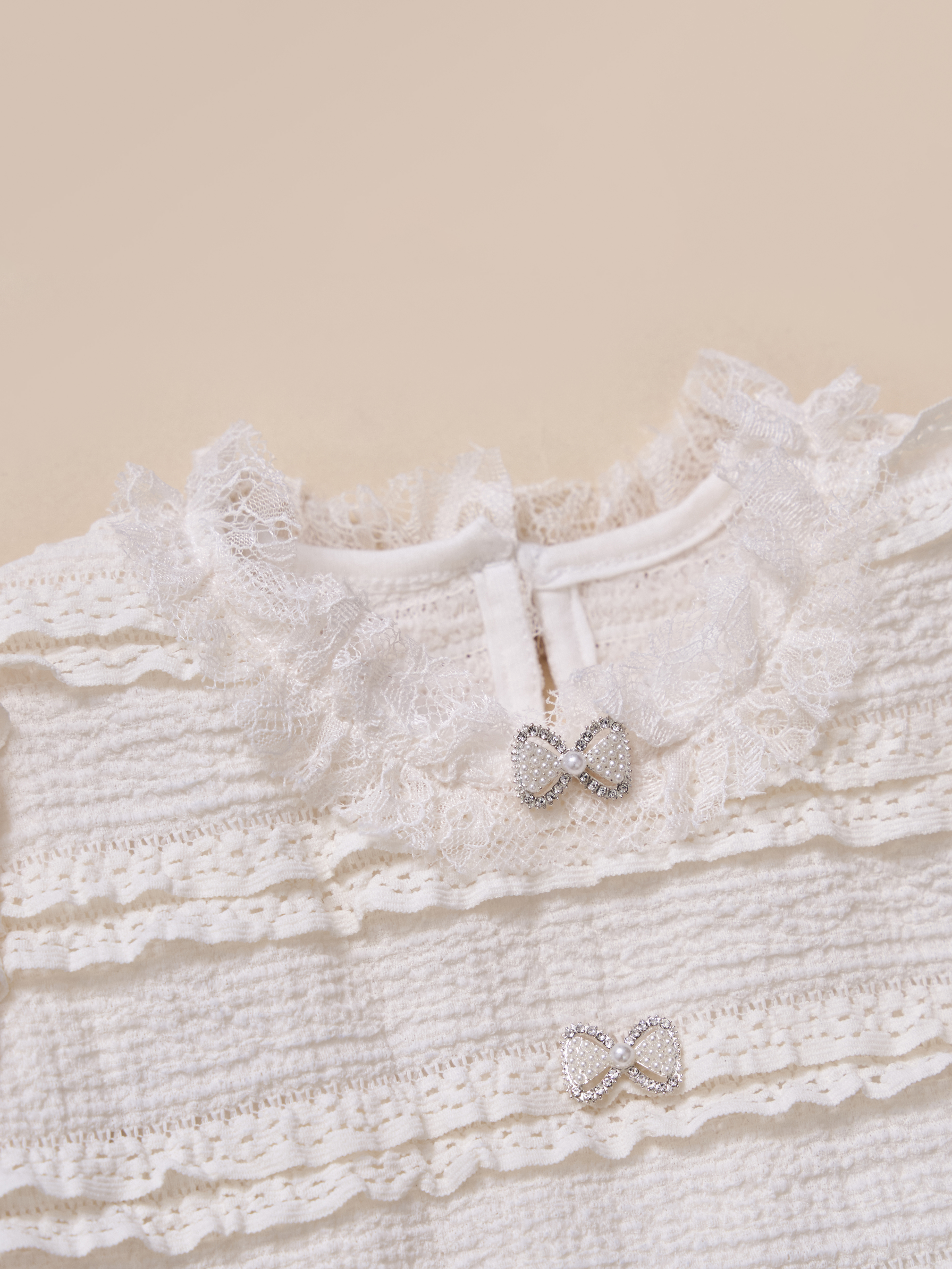 Áo thun dáng lửng vải ren bề mặt