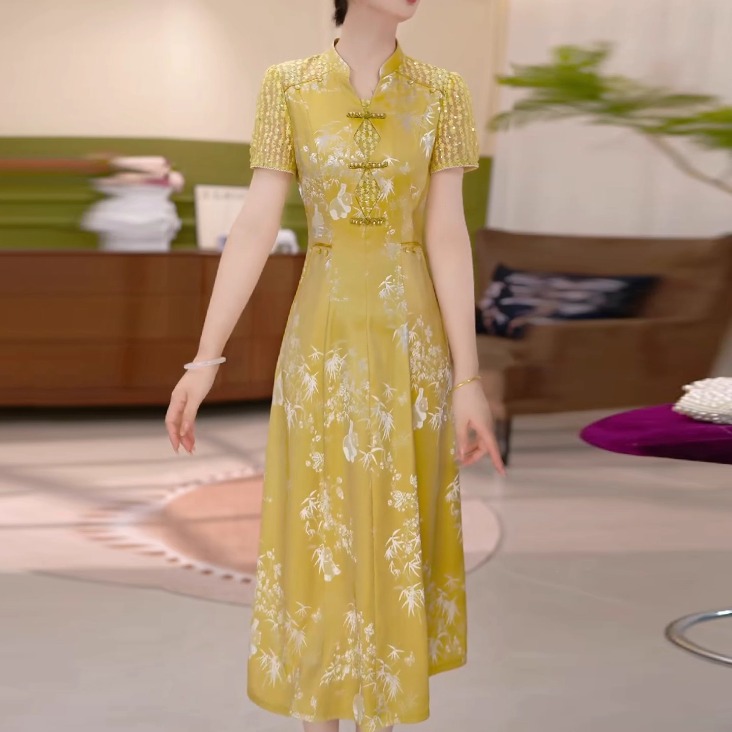 17771-Đầm suông lụa vân hoa màu vàng ( lụa vân gấm, lót)_thumbnail_1