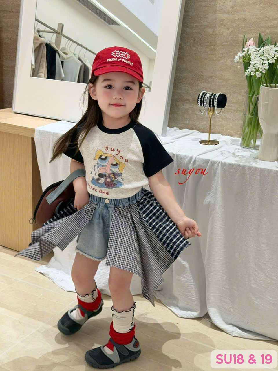 SU18 - Áo thun phối tay raglan in hình màu be đen hãng Suyou