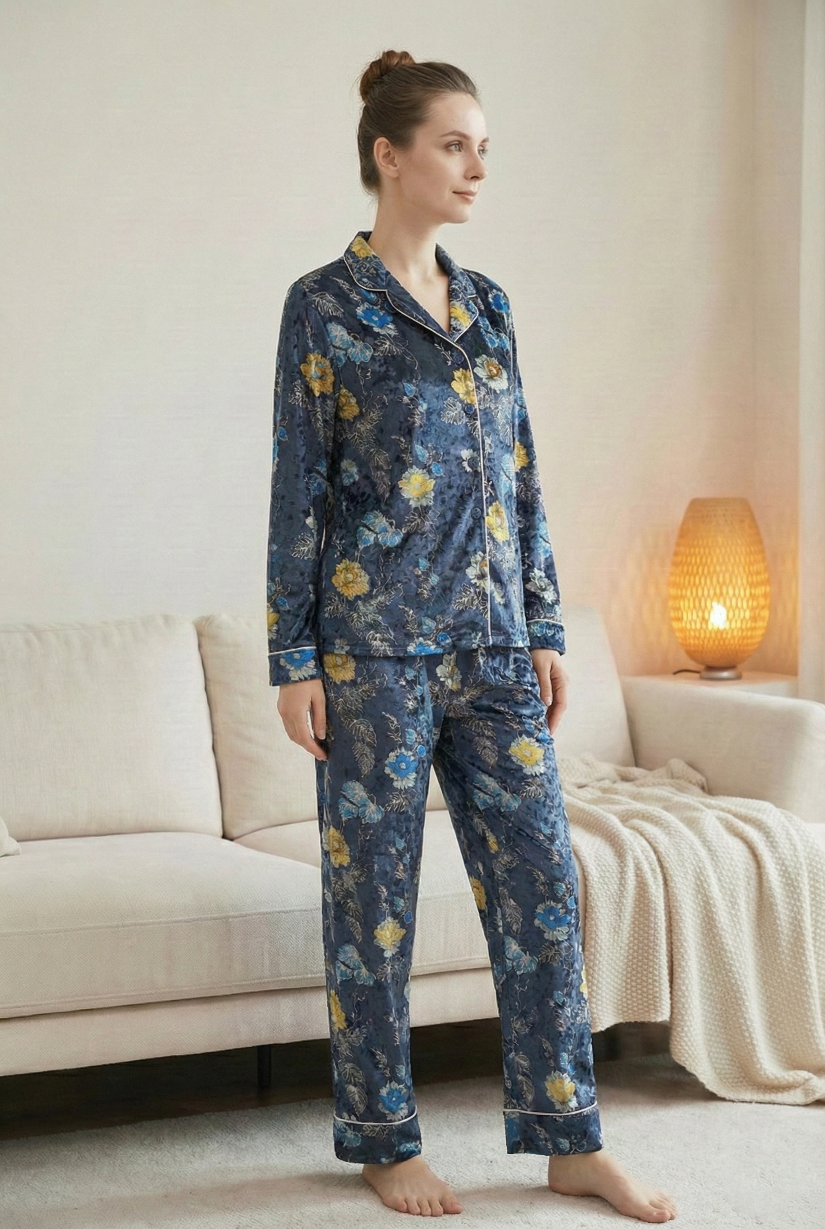 Bộ mặc nhà Vải nhung dày Hoạ tiết hoa cách điệu Cổ bẻ Tay dài Dài đến mắt cá chân