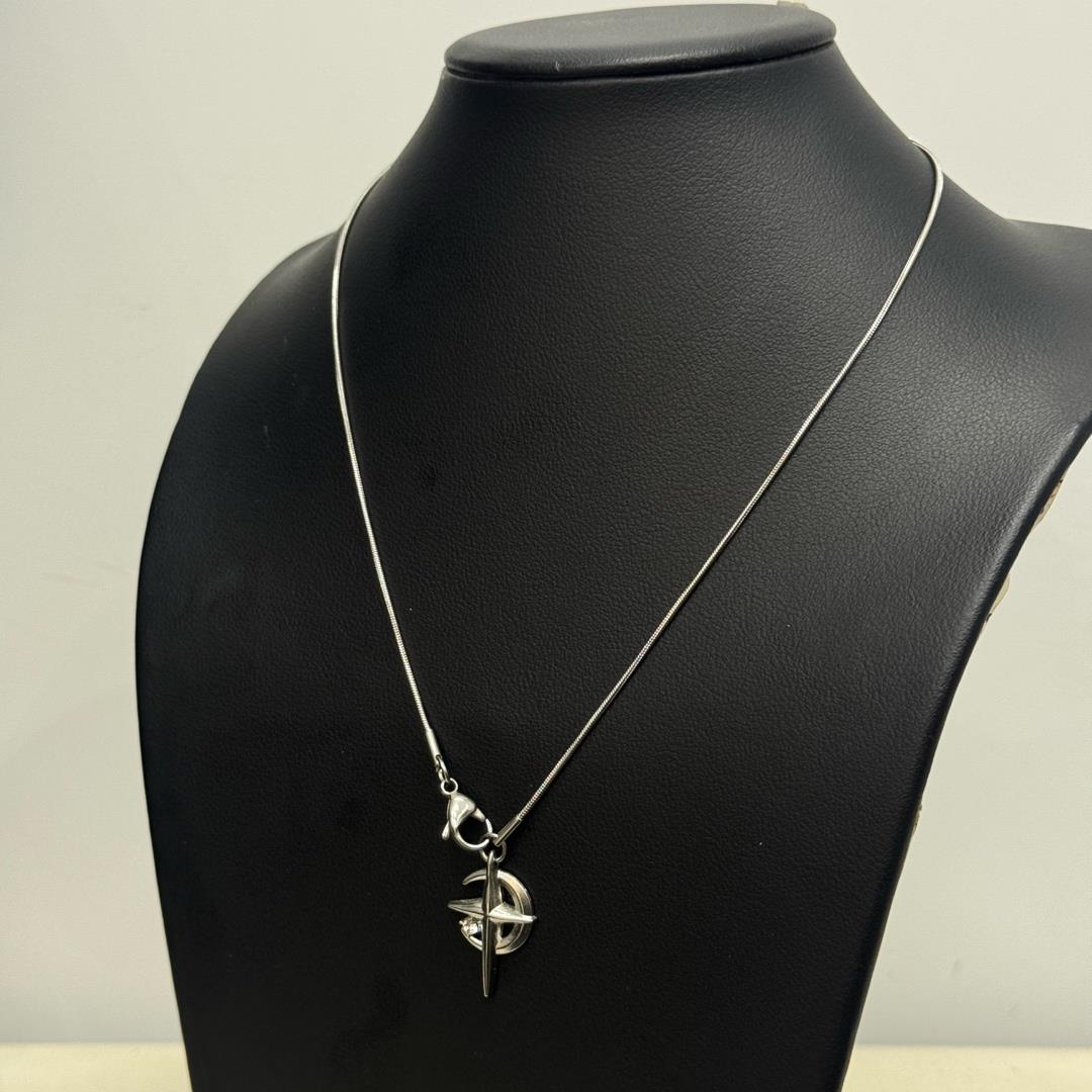 Vòng cổ titan charm sao và trăng._thumbnail_2