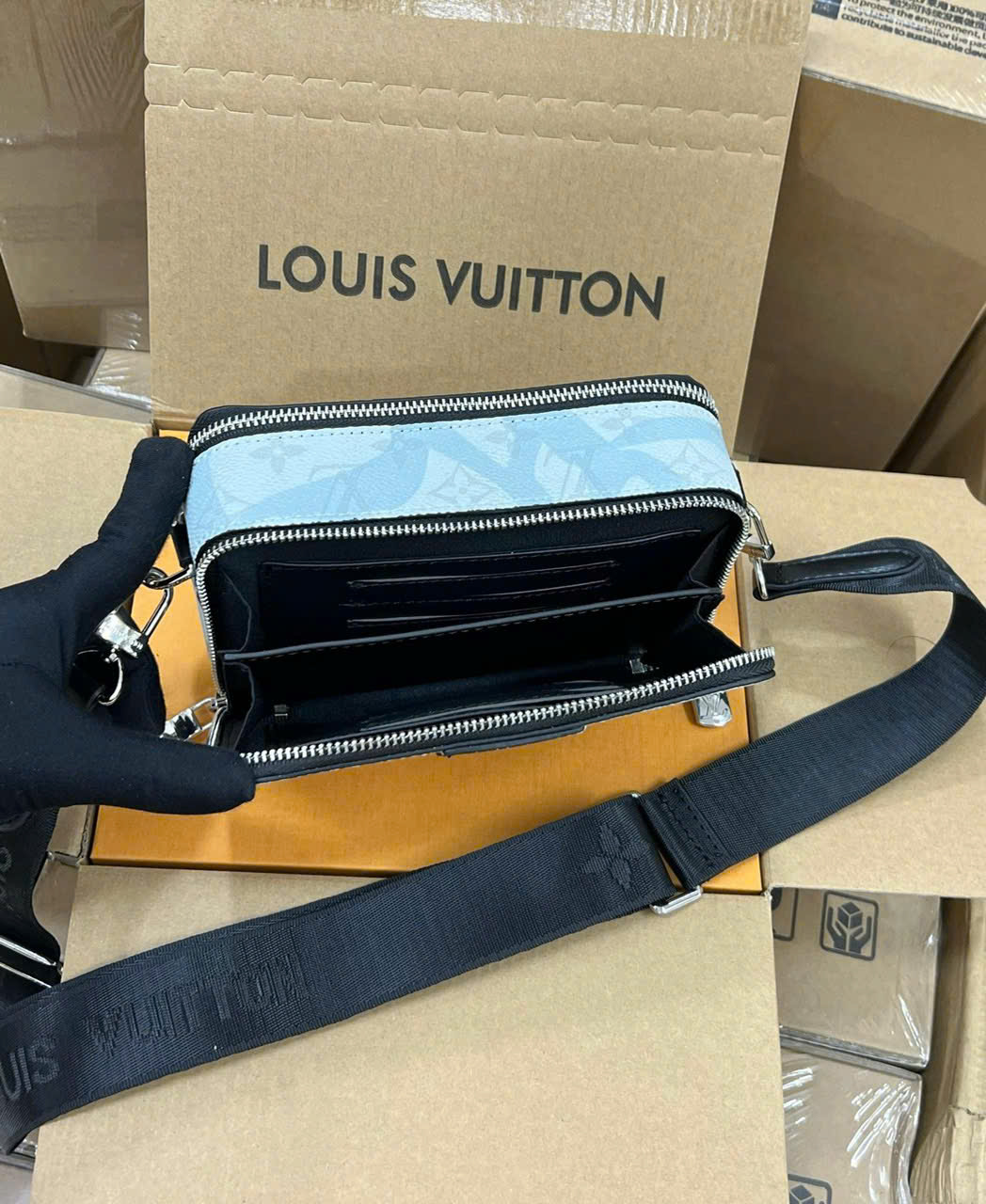 Túi đeo chéo hộp chữ nhật LV xanh biển_thumbnail_5