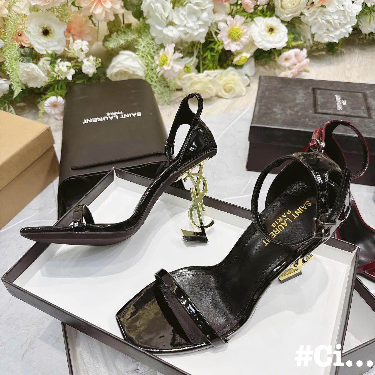 🌸🌸🌸...Sandan Ysl gót vàng