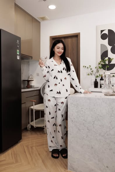 Bộ pijama Vic.toria-trắng