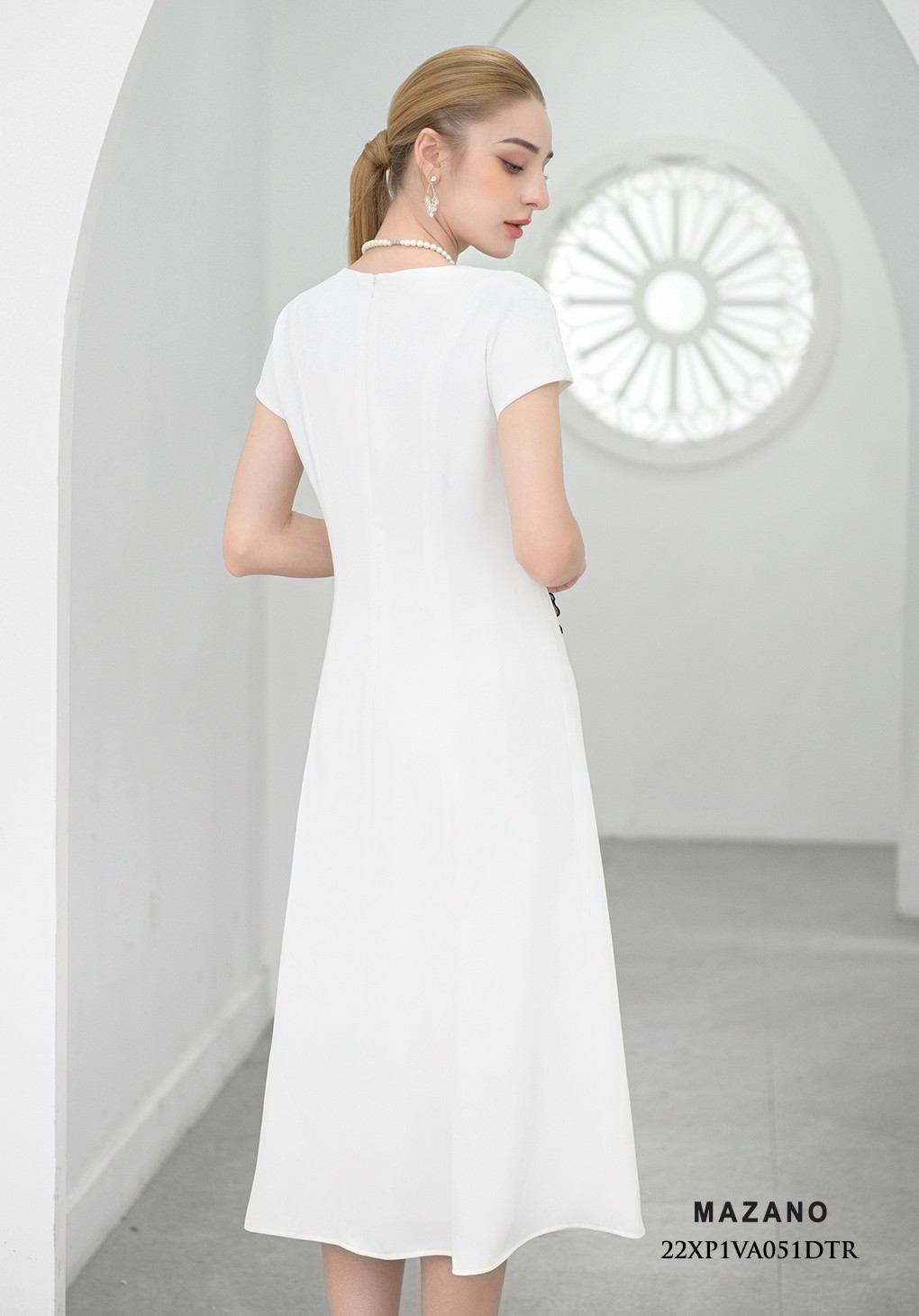 Đầm dự tiệc trắng chân xòe rủ đính họa tiết_thumbnail_1