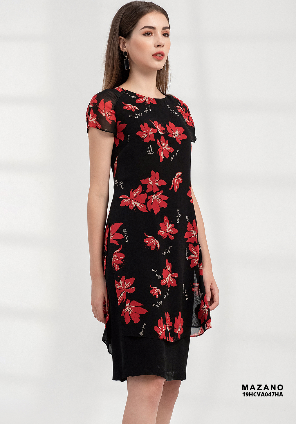 Đầm đen cách tân hoa đỏ_thumbnail_3