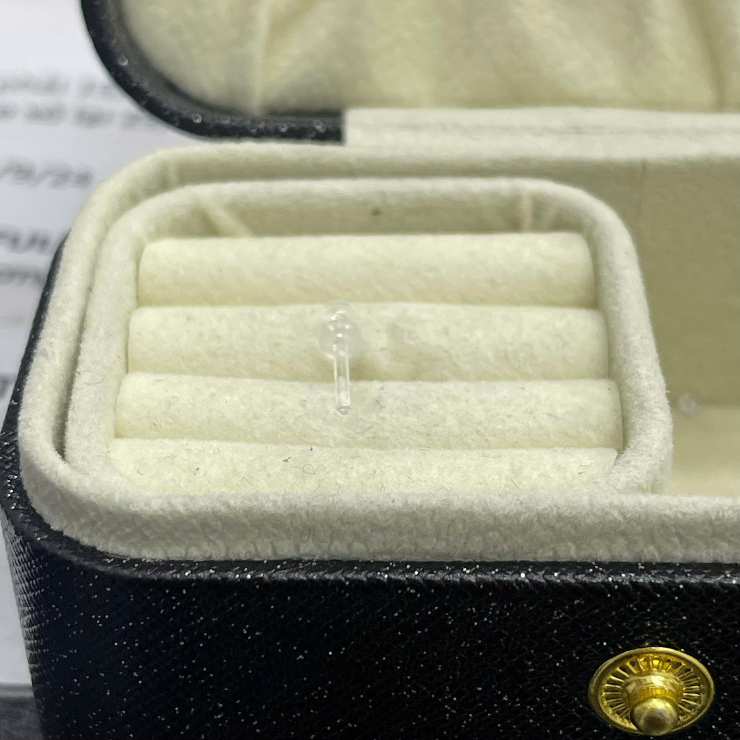 Khuyên thuỷ tinh suốt thân thẳng 11m xỏ thịt._thumbnail_1