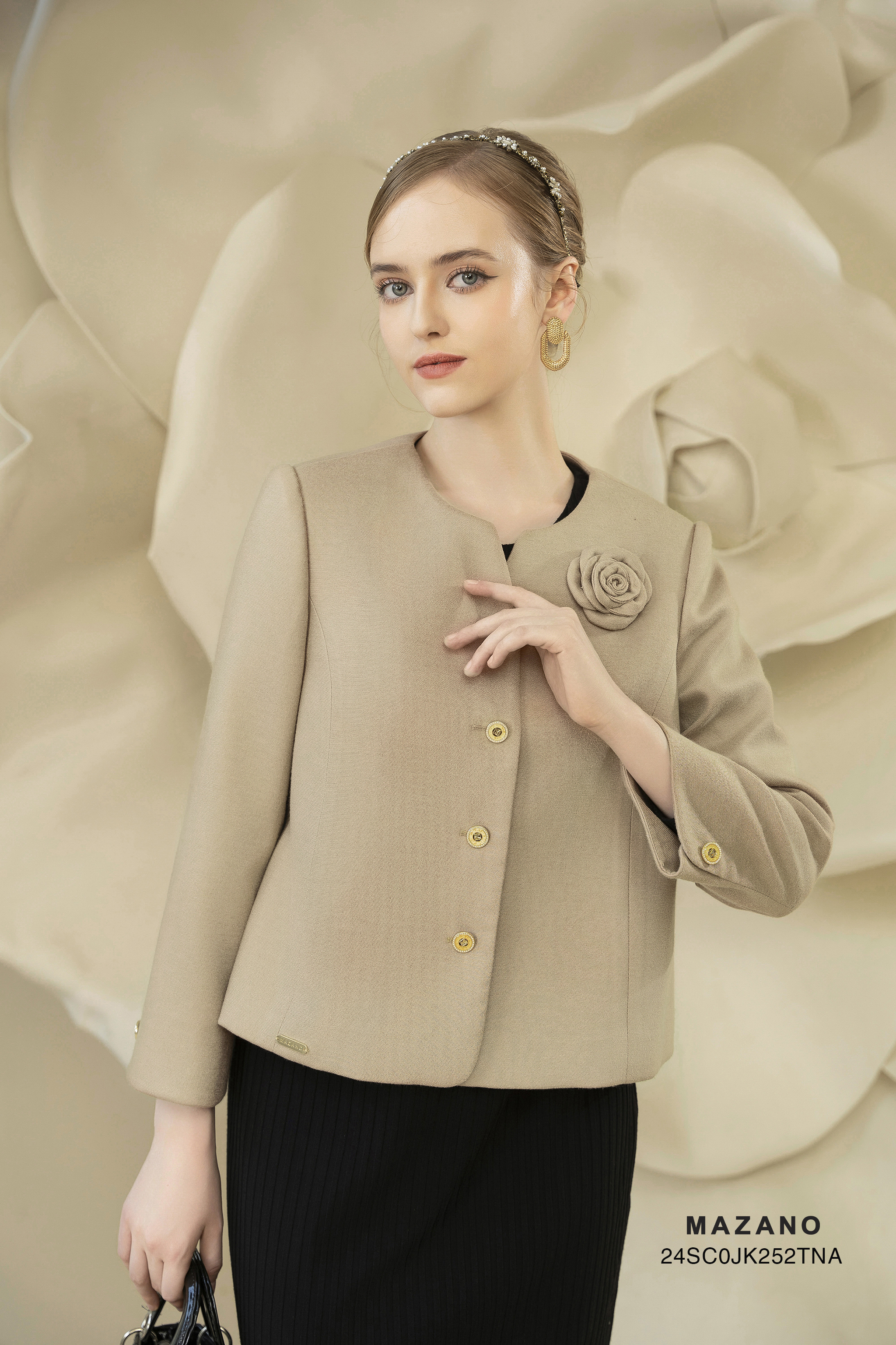 Áo khoác suông ngắn Vải thô dày nhập khẩu Đính trang trí hoa cuốn Cổ tròn cách điệu Tay dài Dài qua eo