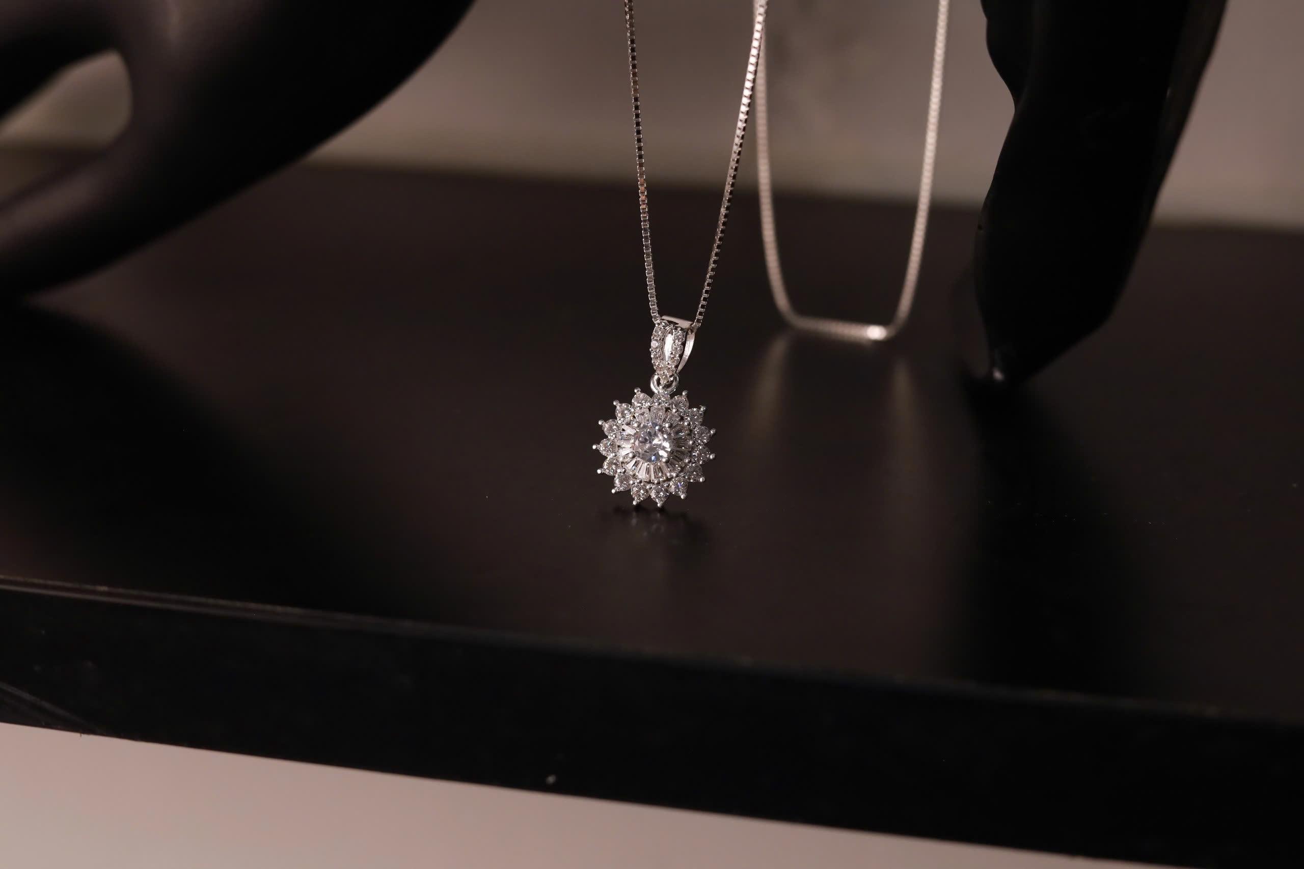 Vòng cổ bạc hoa tròn dây xù mì xi bạch kim