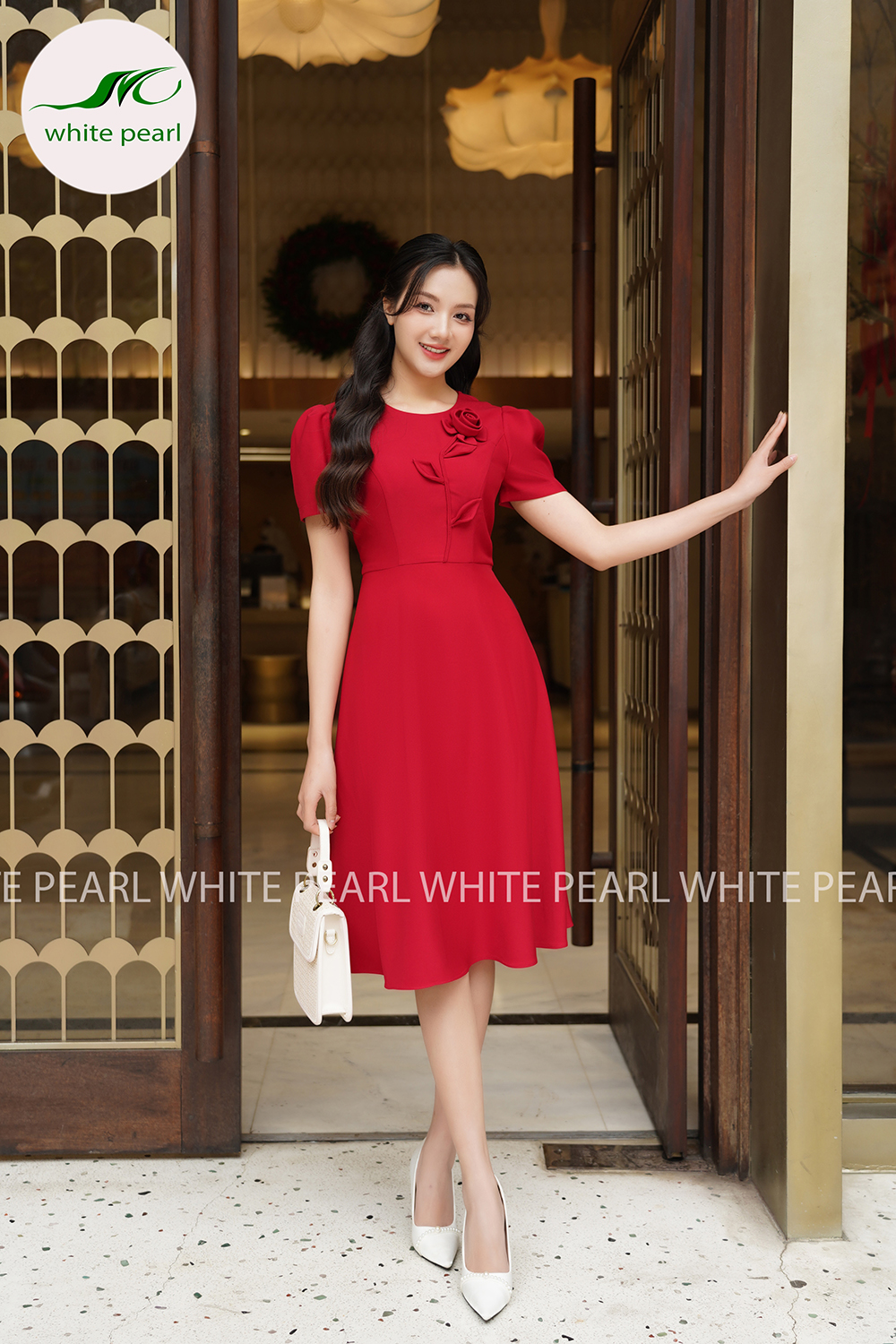 Mẫu đầm xòe liền cổ tròn đính hoa D2401 màu Đỏ thời trang công sở cao cấp White Pearl