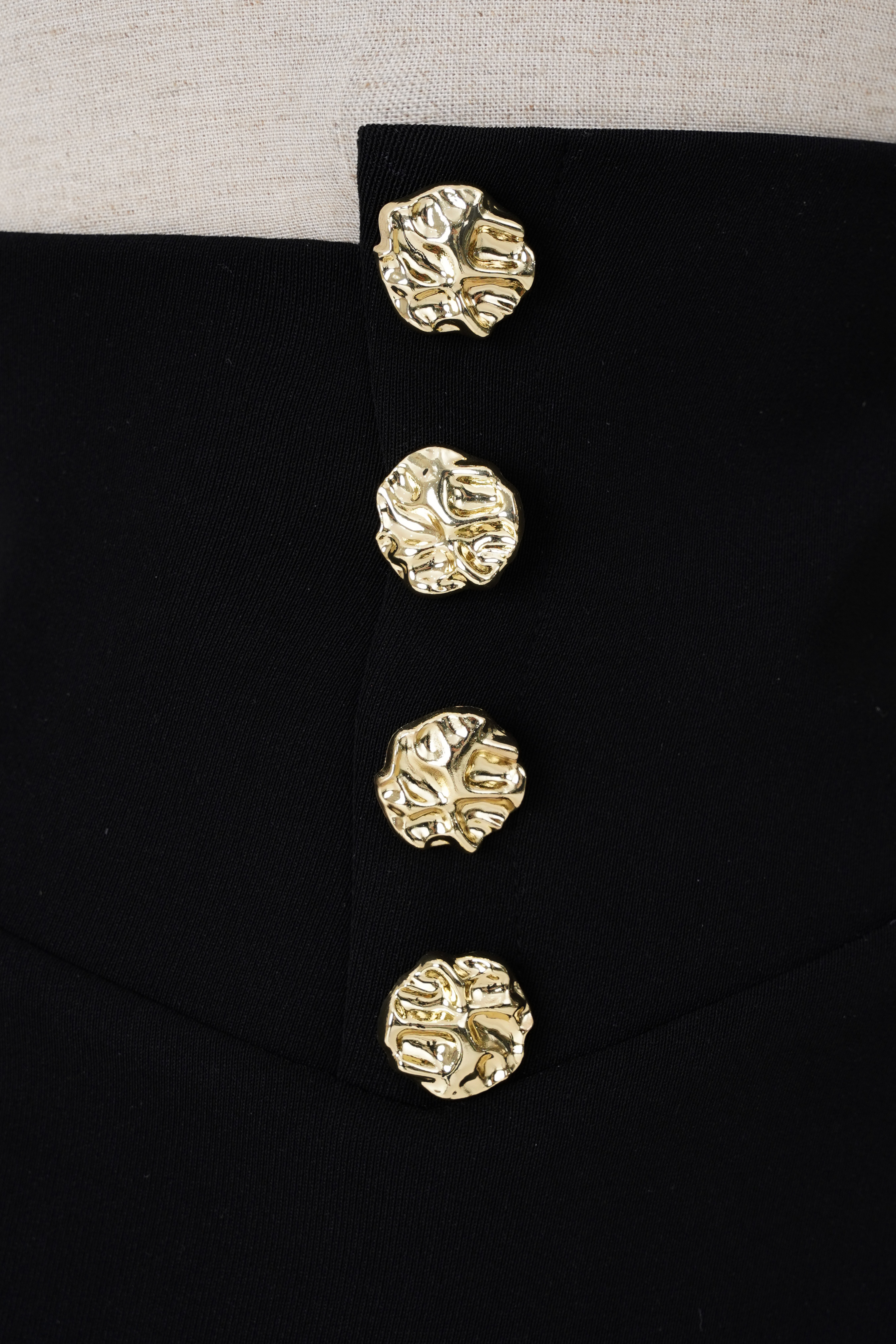 Chân Váy Chữ A Cúc Đồng Ngắn_thumbnail_2