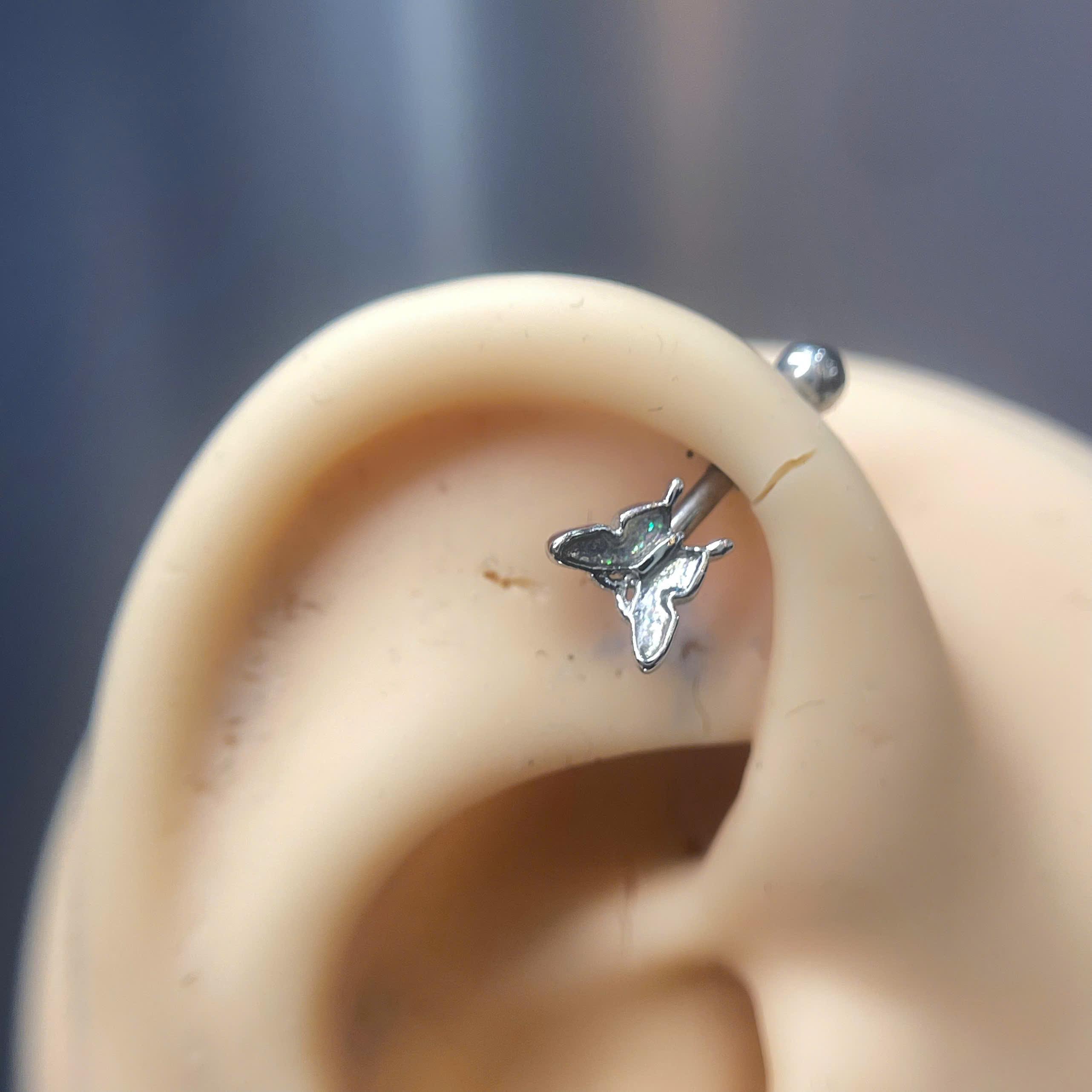 khuyên kiểu vertical con bướm trắng bạc xanh bốn cánh viền bạc_thumbnail_3