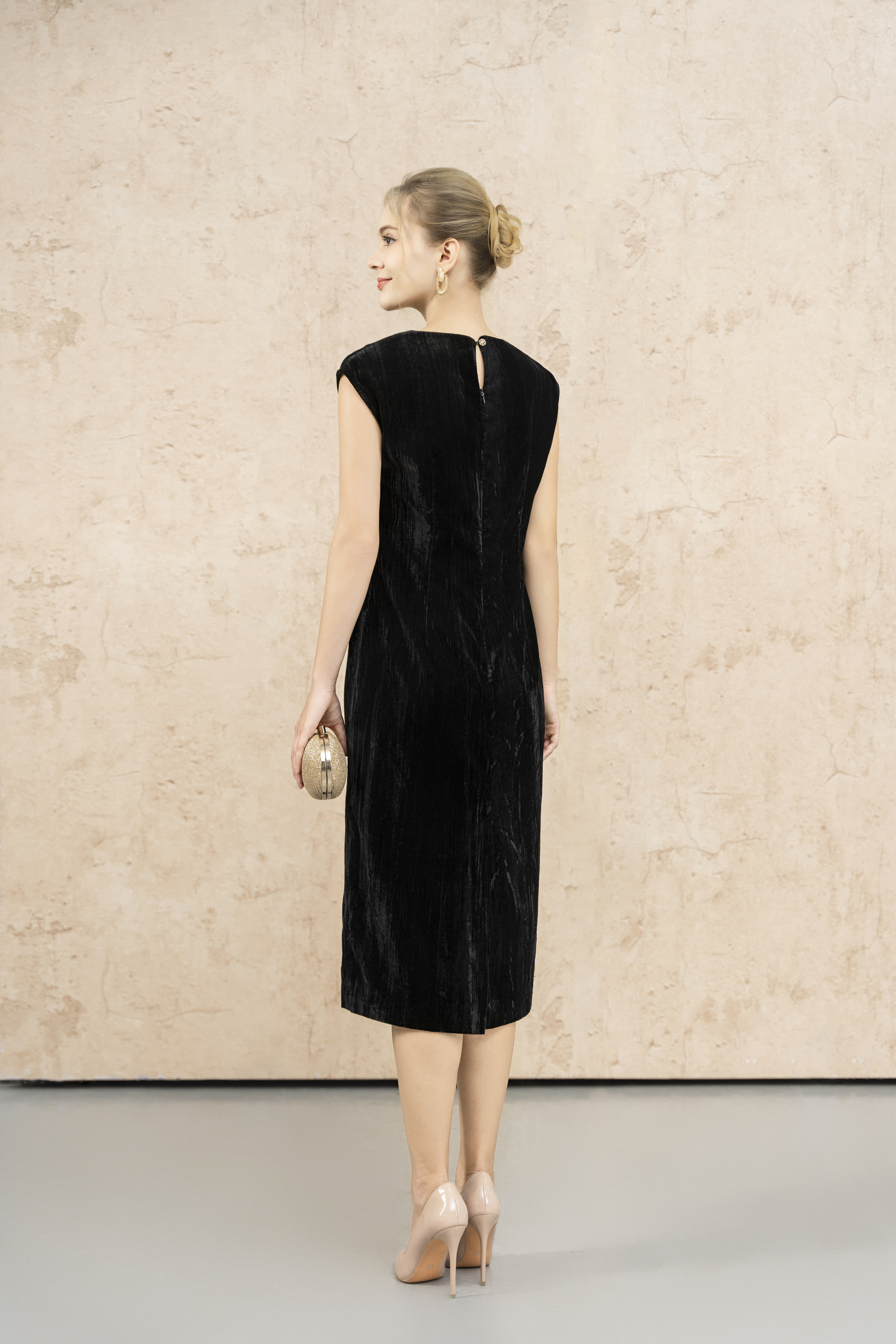 Váy Đầm Suông Vải nhung Cổ tròn trang trí xẻ Tay chờm Dài qua bắp chân_thumbnail_4