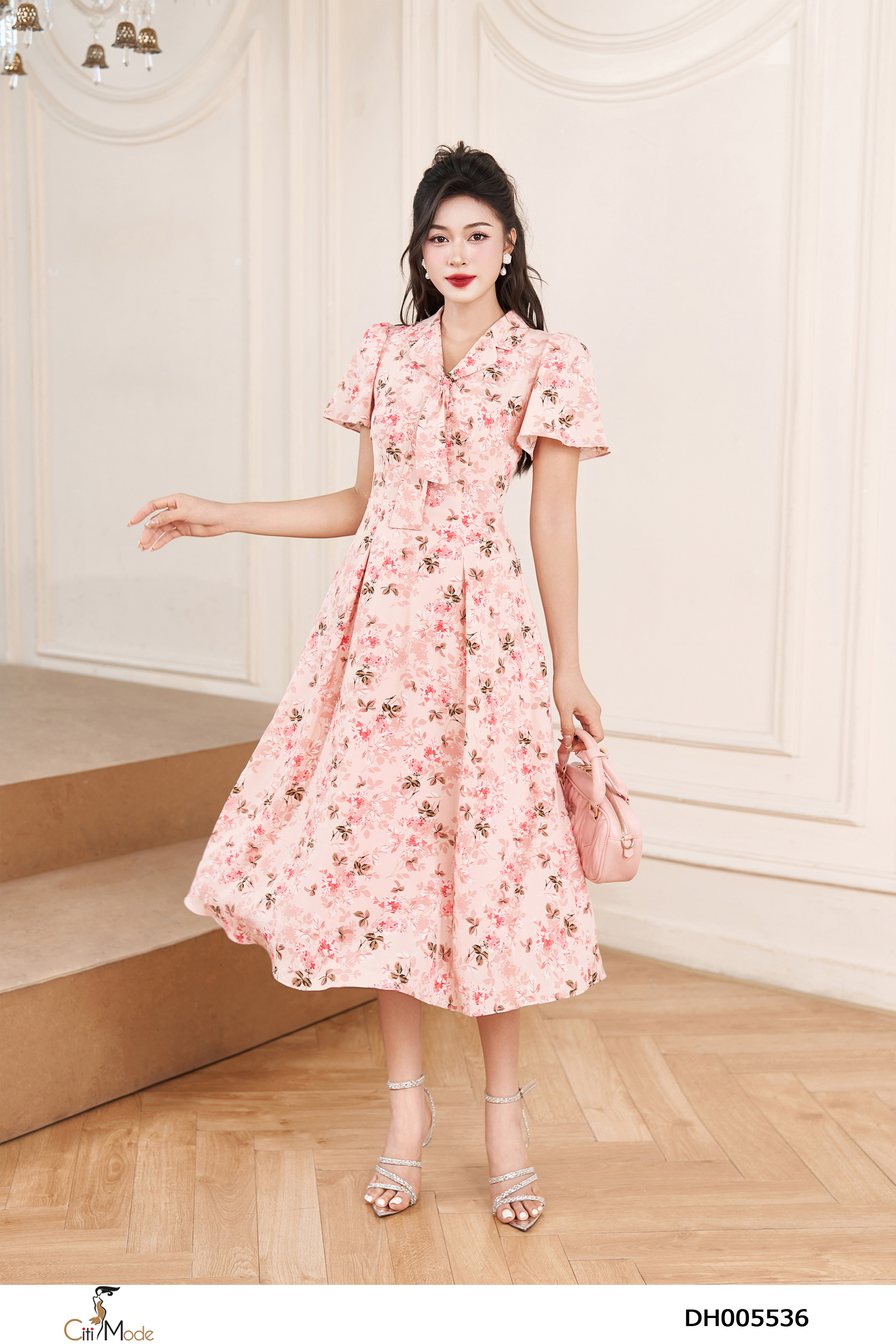 Đầm xòe hoa hồng cổ sen nơ tay cách điệu_thumbnail_3