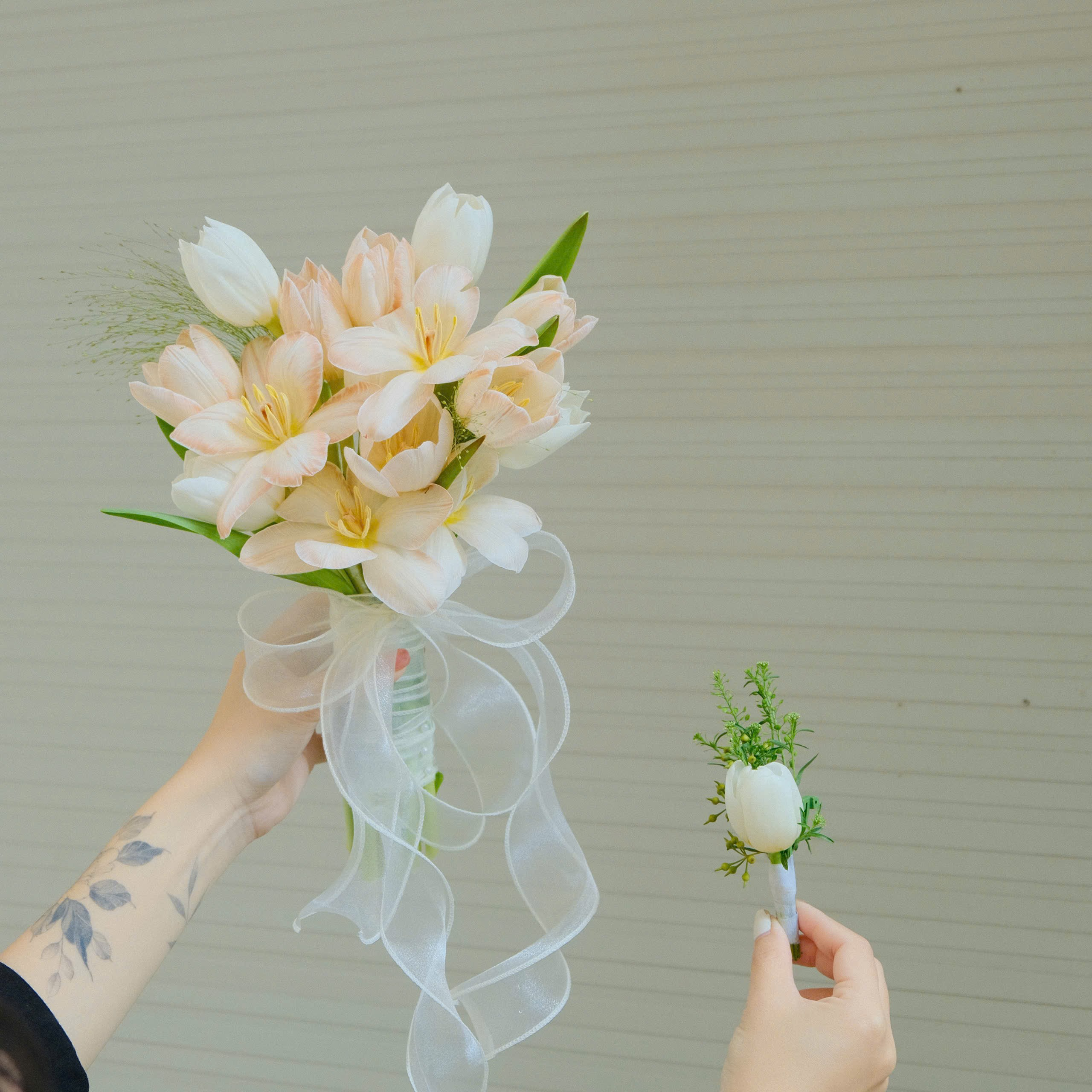 Bó hoa cưới Tulip tone cam nâu