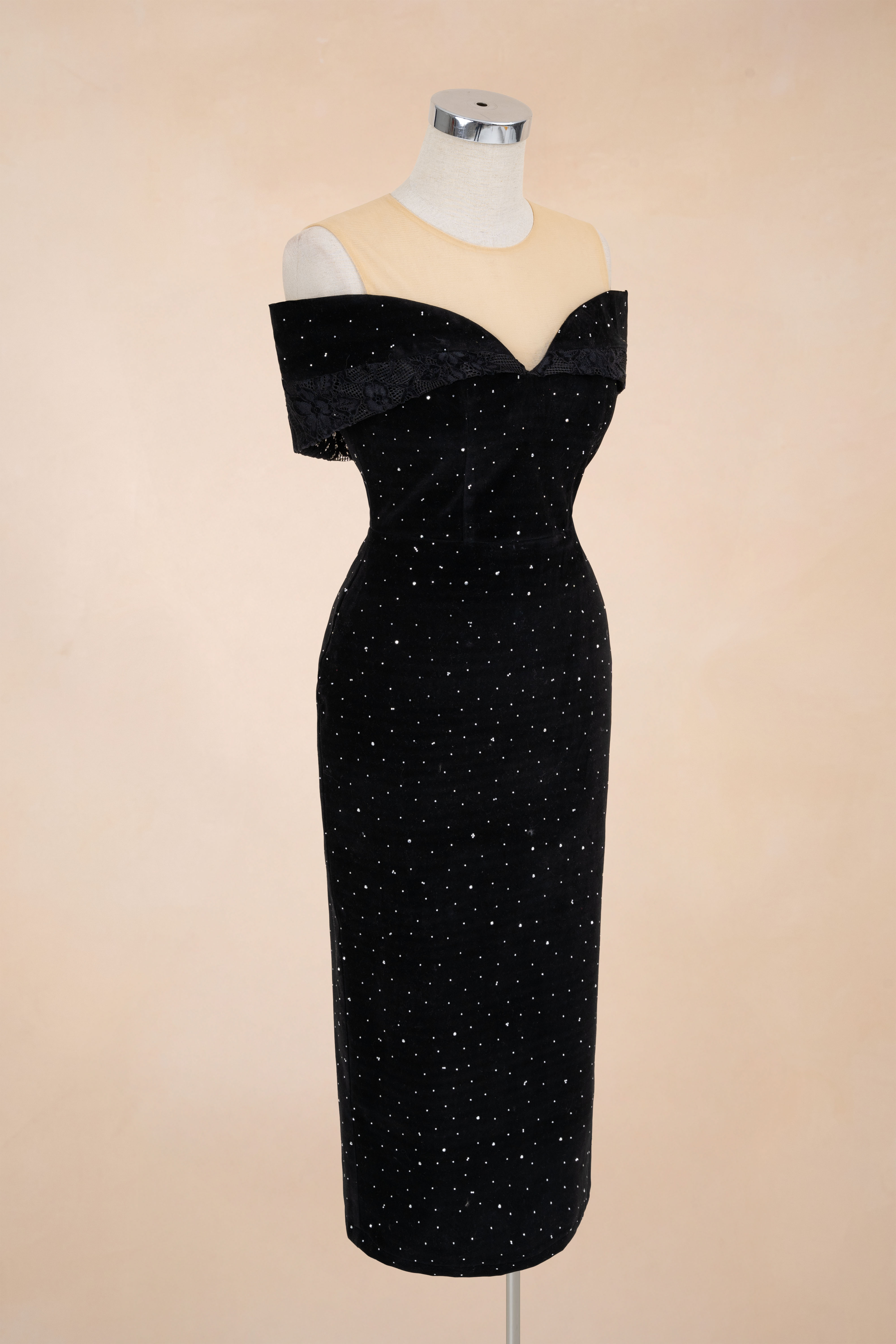 Đầm Nhung Bút Chì Nhũ Trễ Vai