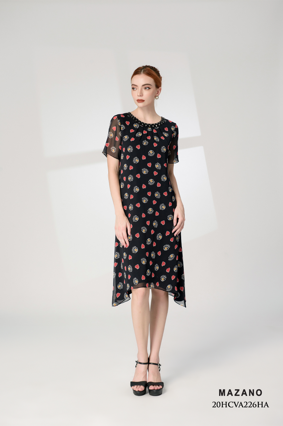 Đầm suông đen họa tiết đính đá_thumbnail_1