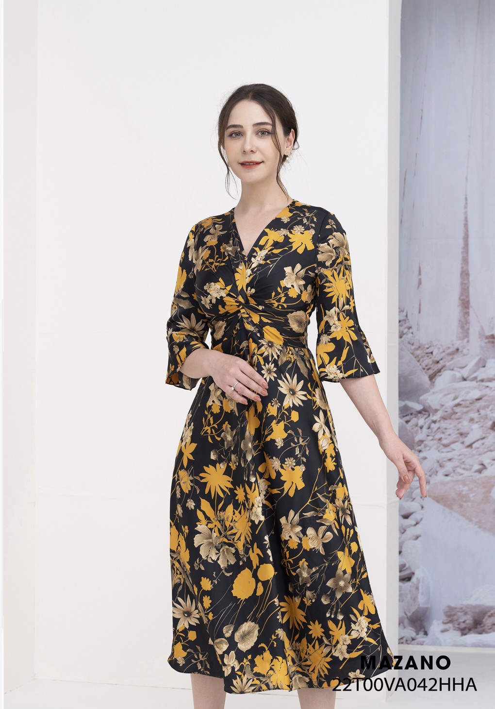 Đầm đen họa tiết xoắn ngực chân xòe rủ_thumbnail_1