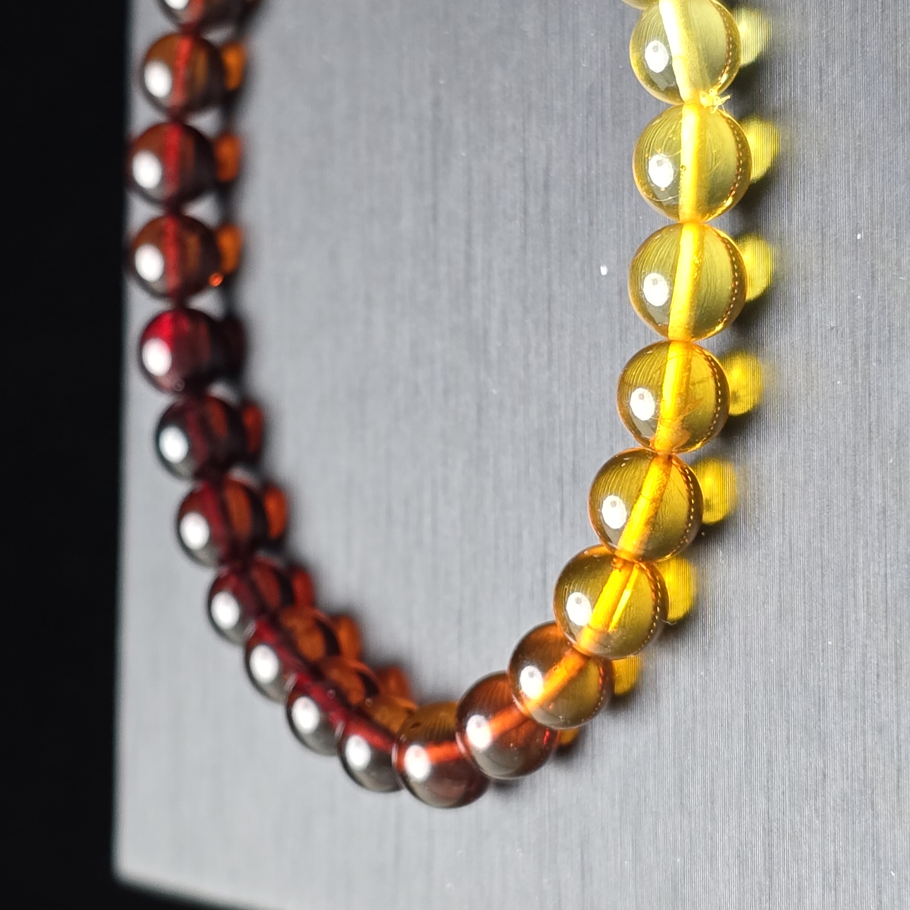 Vòng Hổ Phách Amber Chuyển Màu Đa Sắc