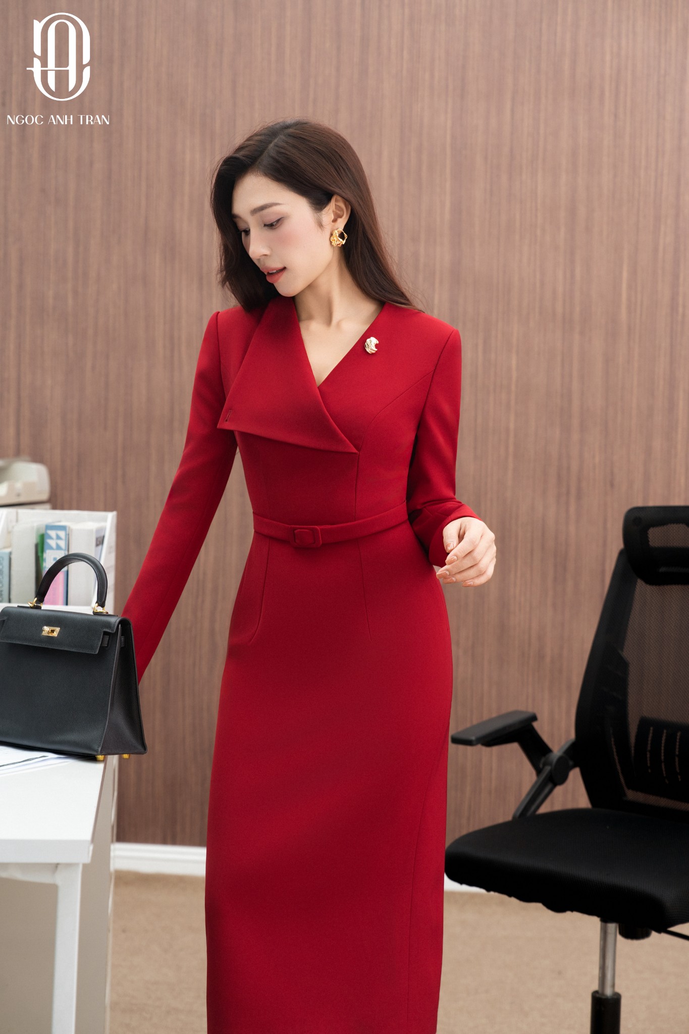 D149 - Đầm đỏ cổ cách điệu