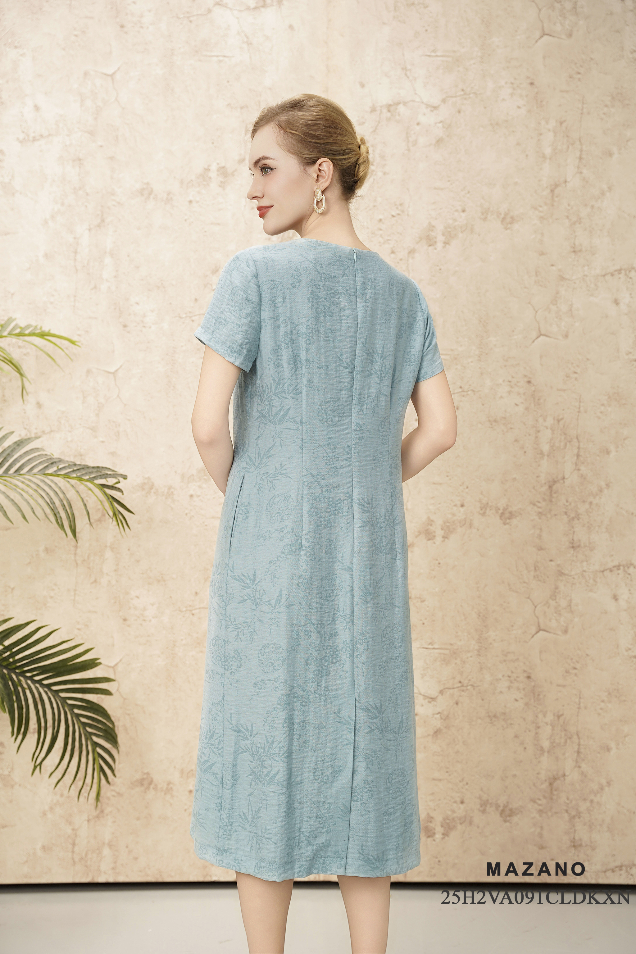 Váy Đầm Suông A Vải Linen lụa Hoạ tiết truyền thống Cổ tròn Tay ngắn Dài ngang bắp chân_thumbnail_3