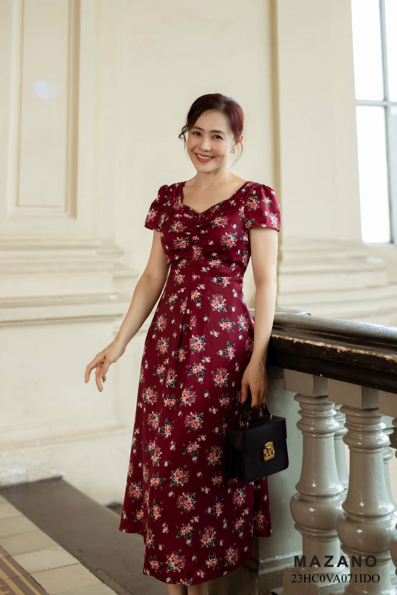 Váy Đầm ôm Chân rủ Vải lụa dày Hoạ tiết hoa in Cổ cách điệu Tay ngắn Dài ngang bắp chân