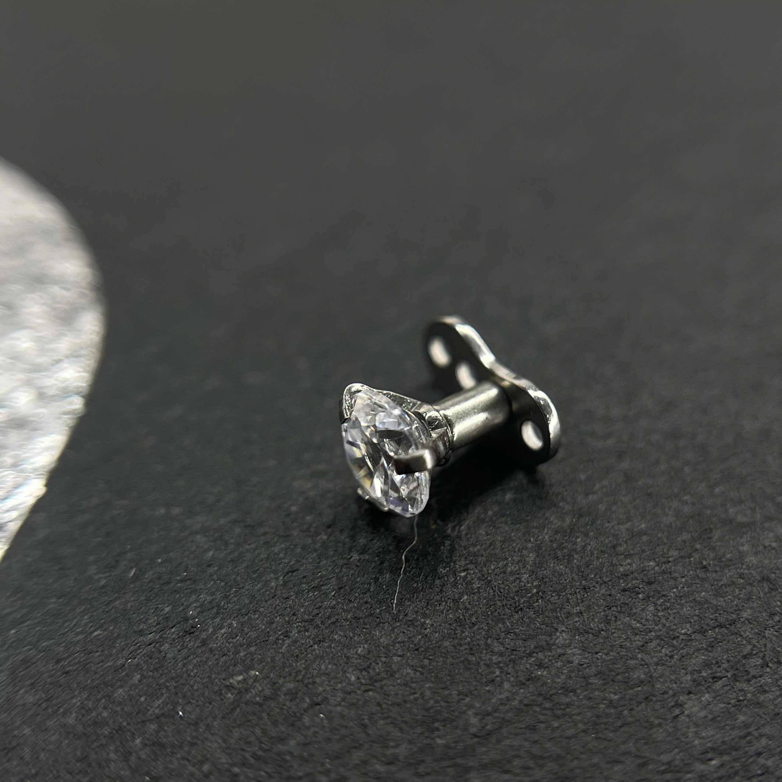 Khuyên cấy thép kim cương size 4