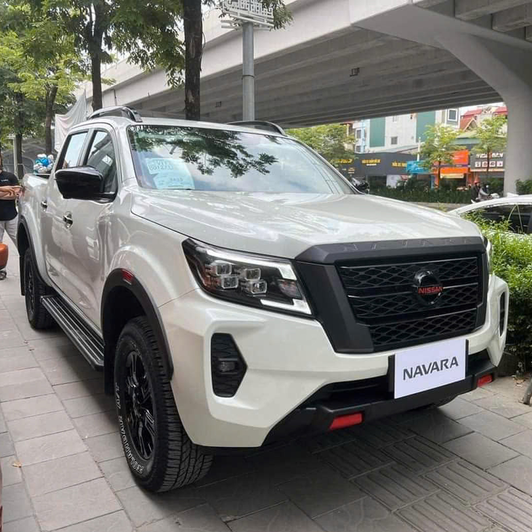 Nissan Navara PRO-4X_thumbnail_1