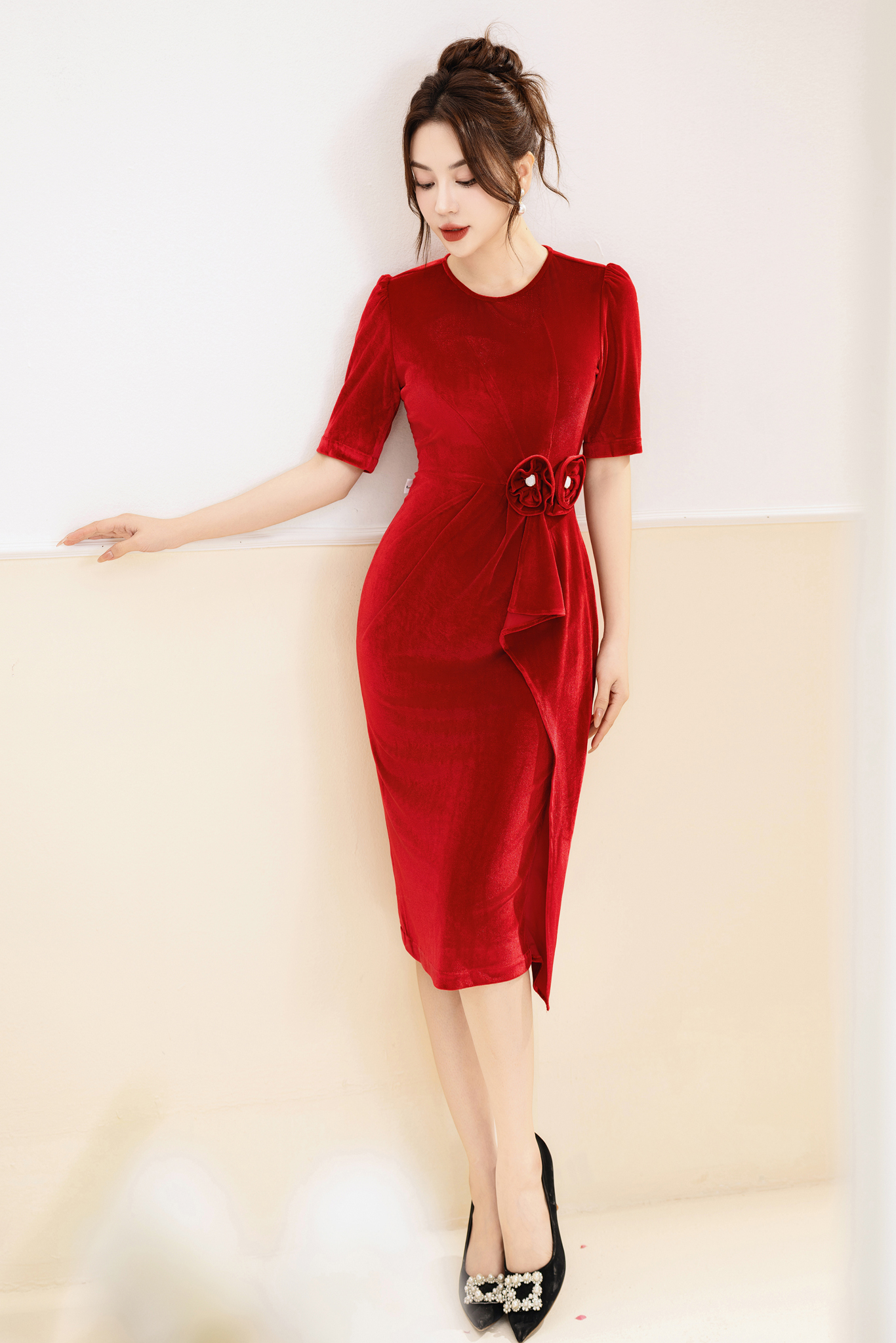 Đầm ôm ren đỏ nhún vạt hông đính cúc_thumbnail_2