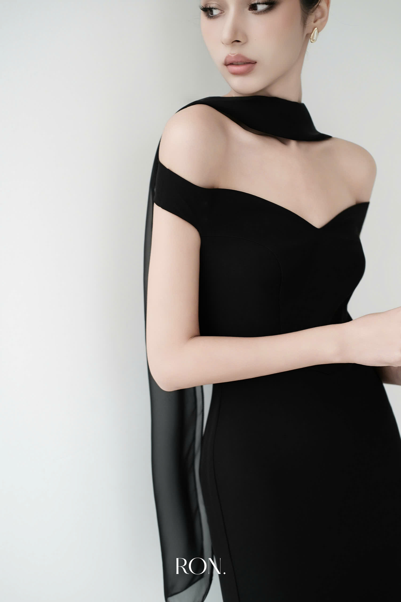 Đầm trễ vai khăn rời_thumbnail_2