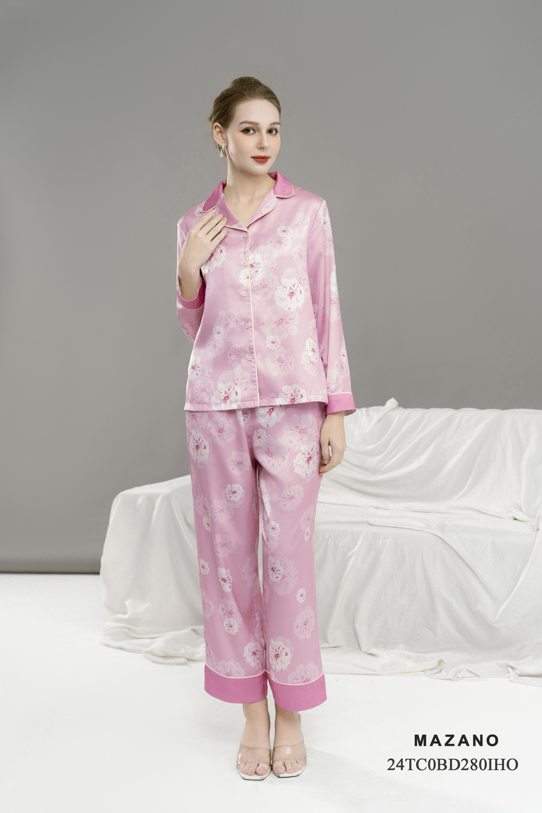 Bộ mặc nhà Vải lụa dày Hoạ tiết hoa  cách điệu Cổ bẻ Tay dài Dài đến đến mắt cá chânBD280IHO