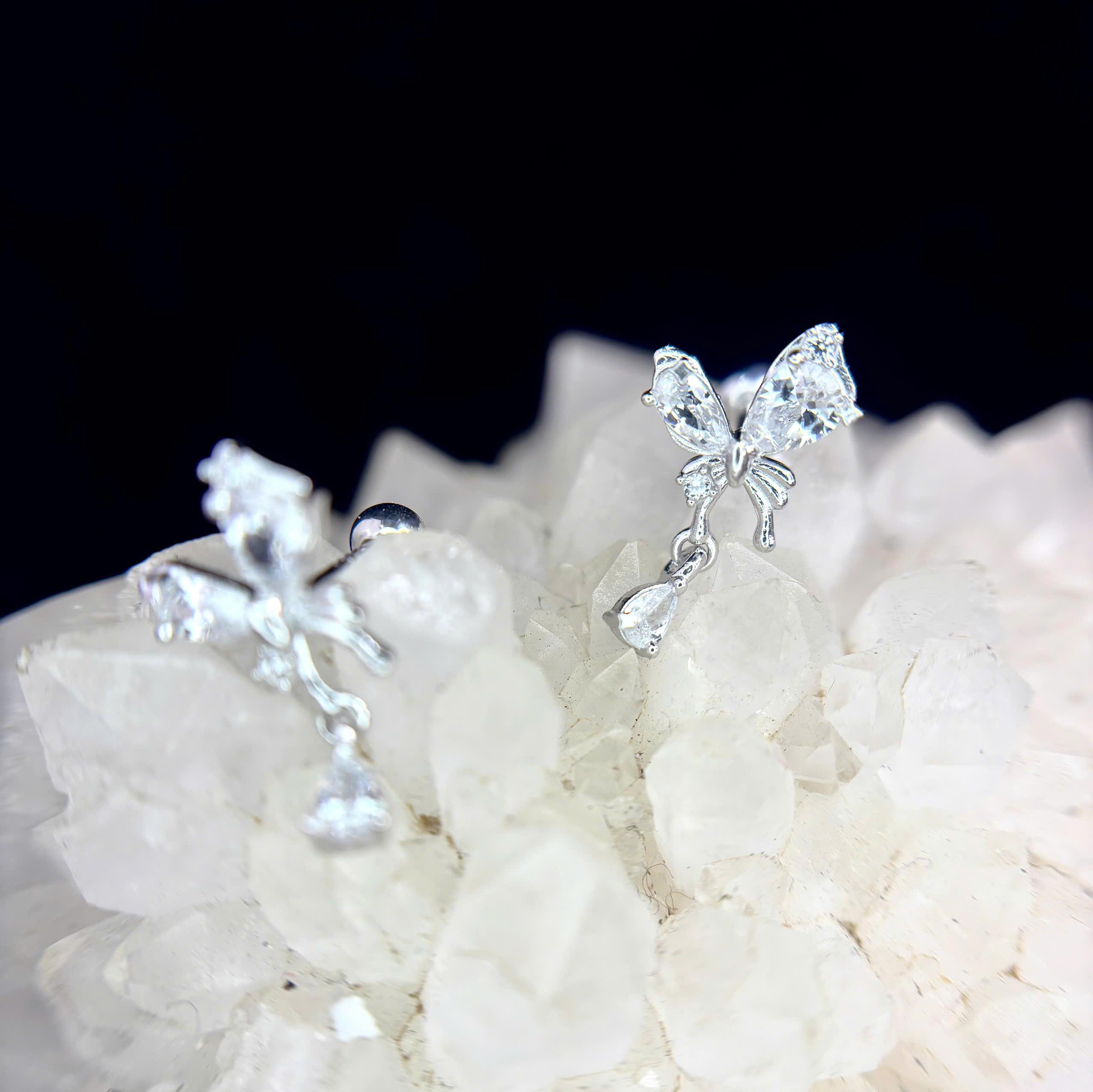 Khuyên kiểu bạc si kim bướm trắng kiểu rơi đá_thumbnail_2